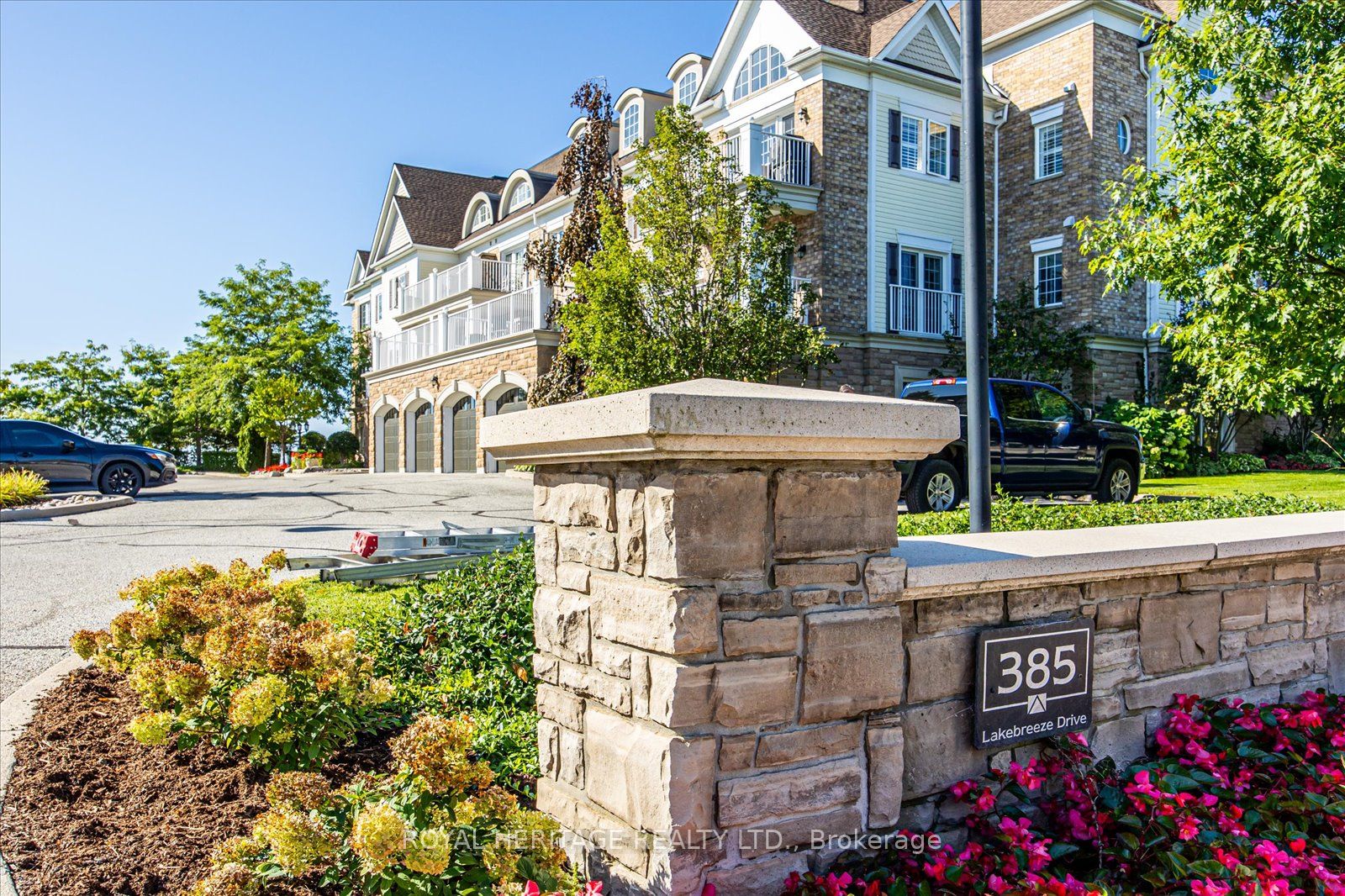 385 Lakebreeze Drive, #301
