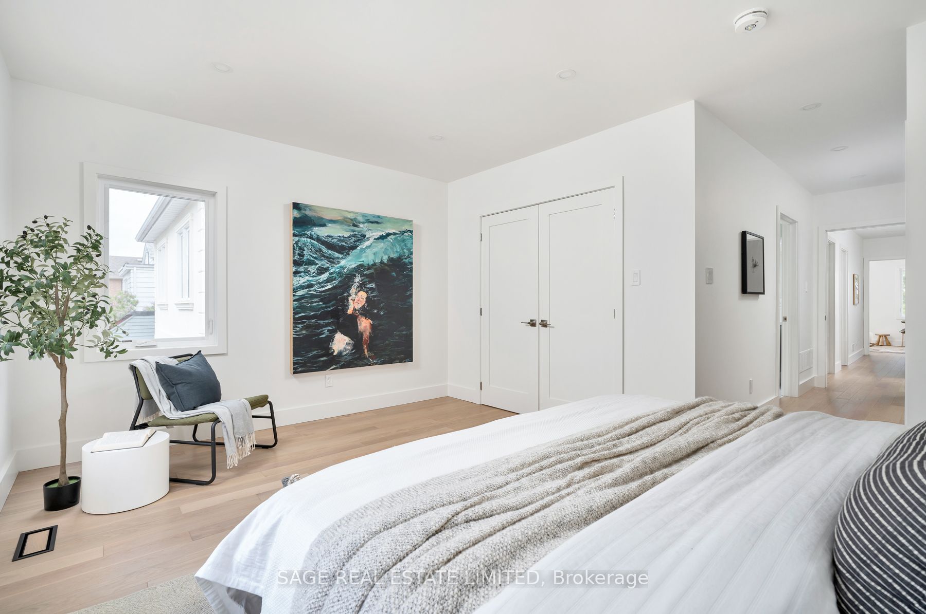 245 Linsmore Cres