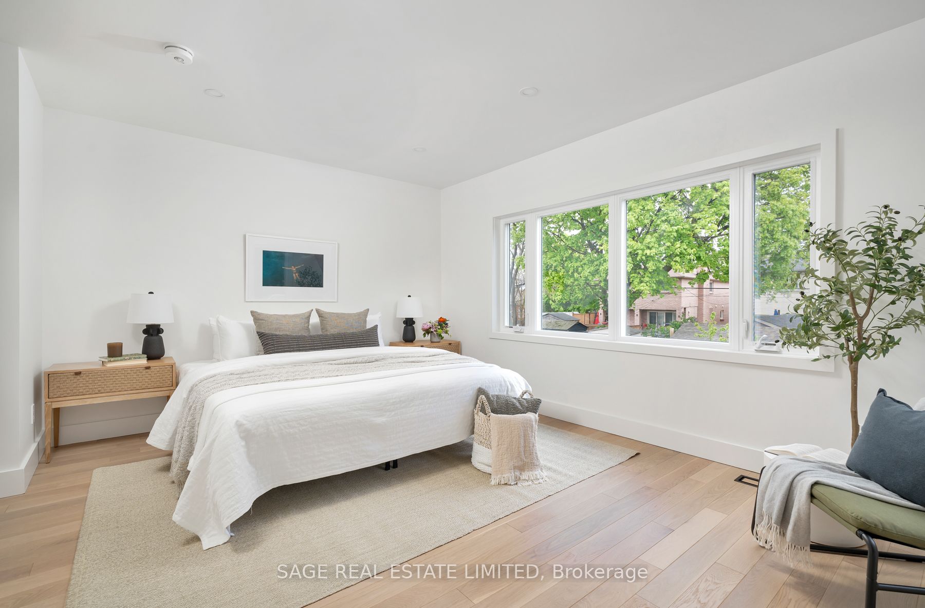 245 Linsmore Cres