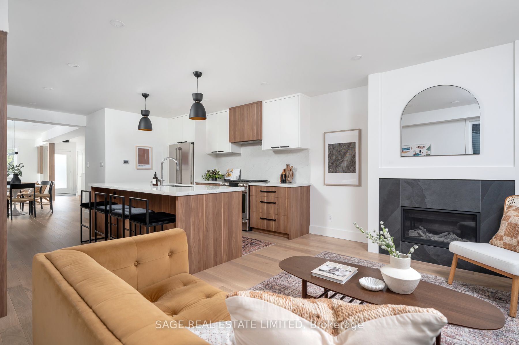 245 Linsmore Cres