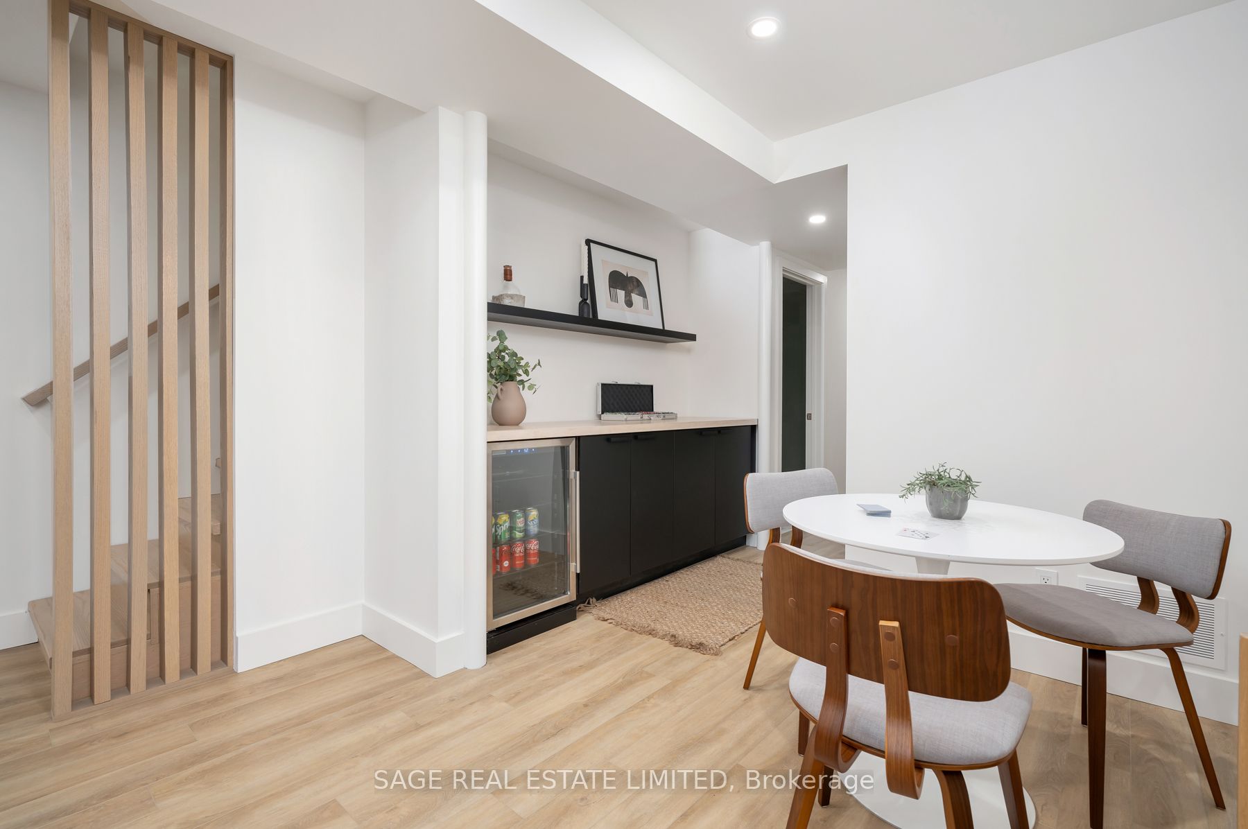 245 Linsmore Cres