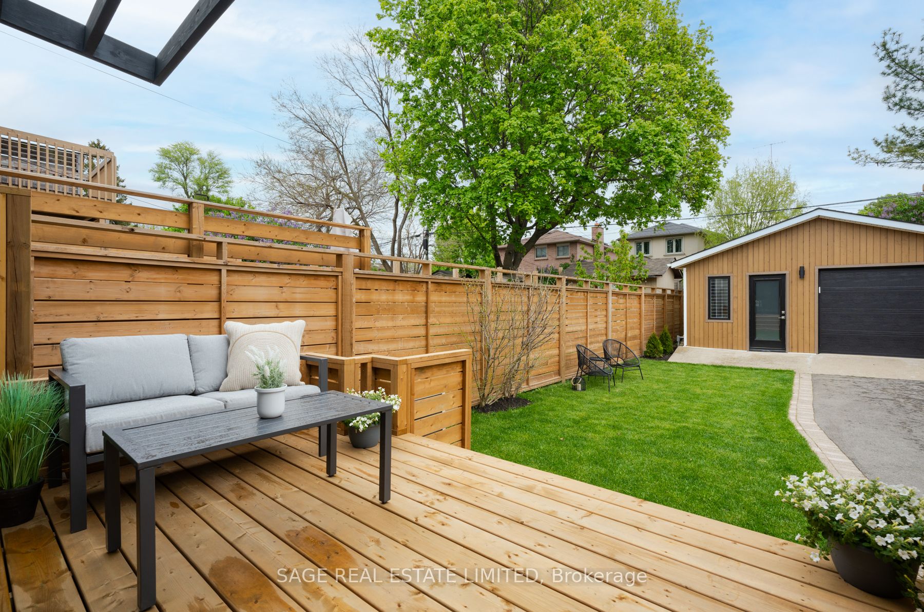 245 Linsmore Cres