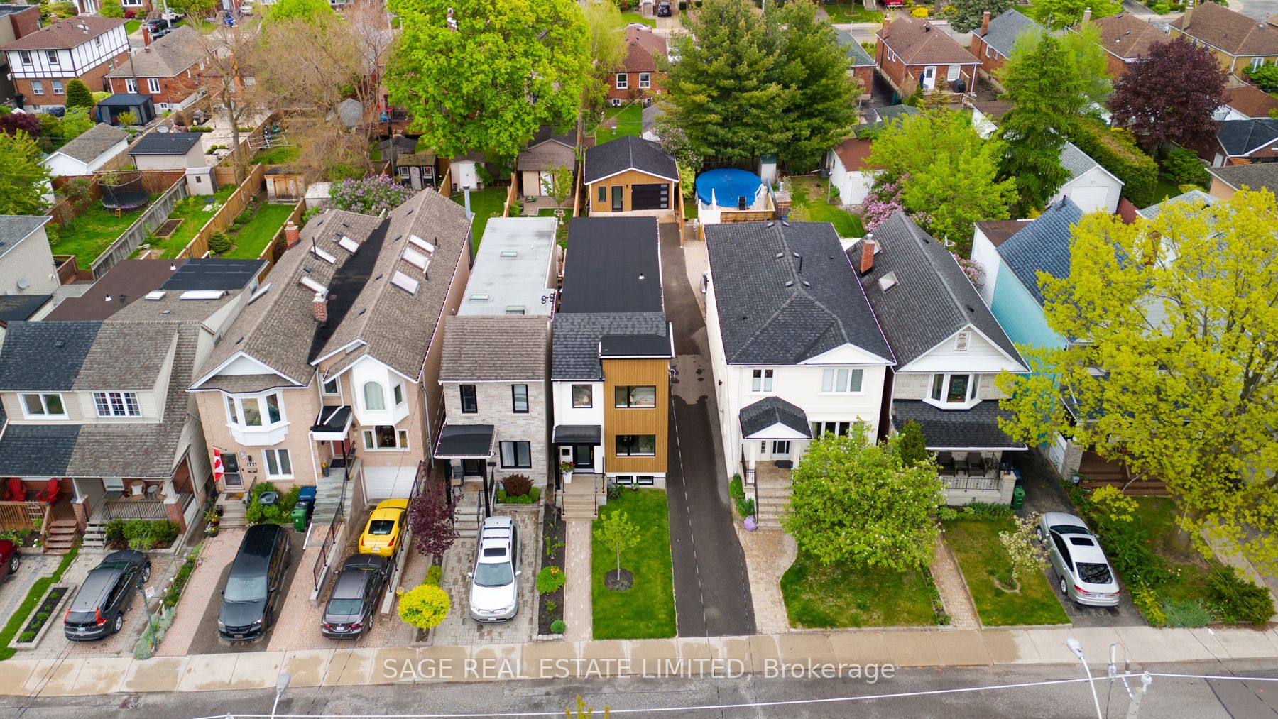 245 Linsmore Cres