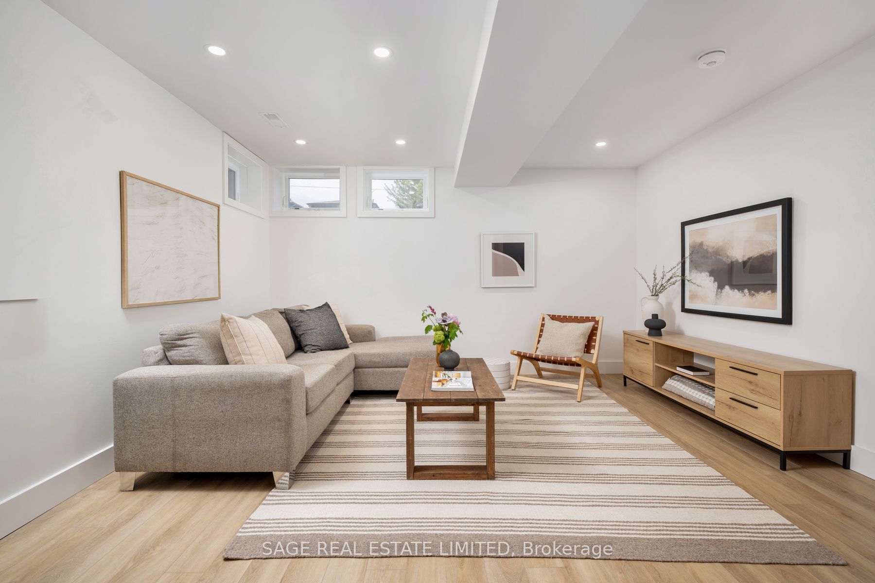 245 Linsmore Cres
