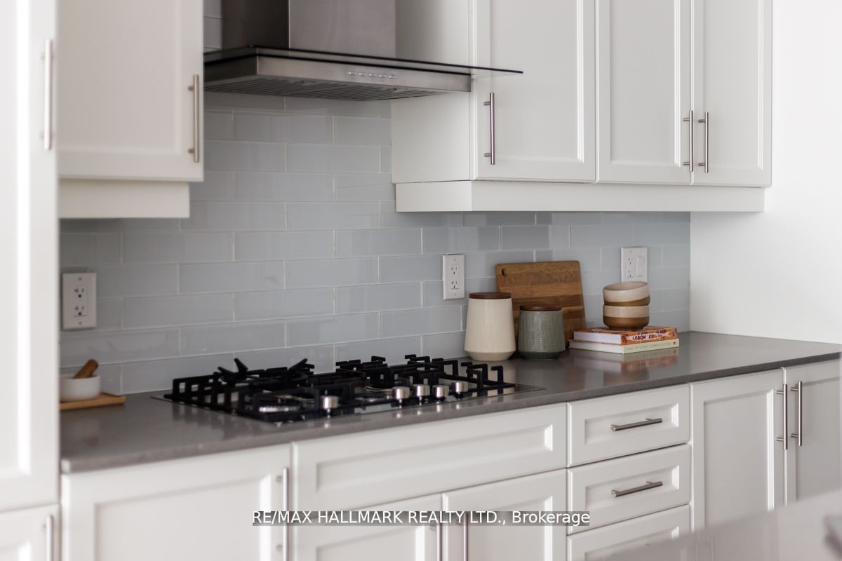 200 Woodbine Avenue, #304