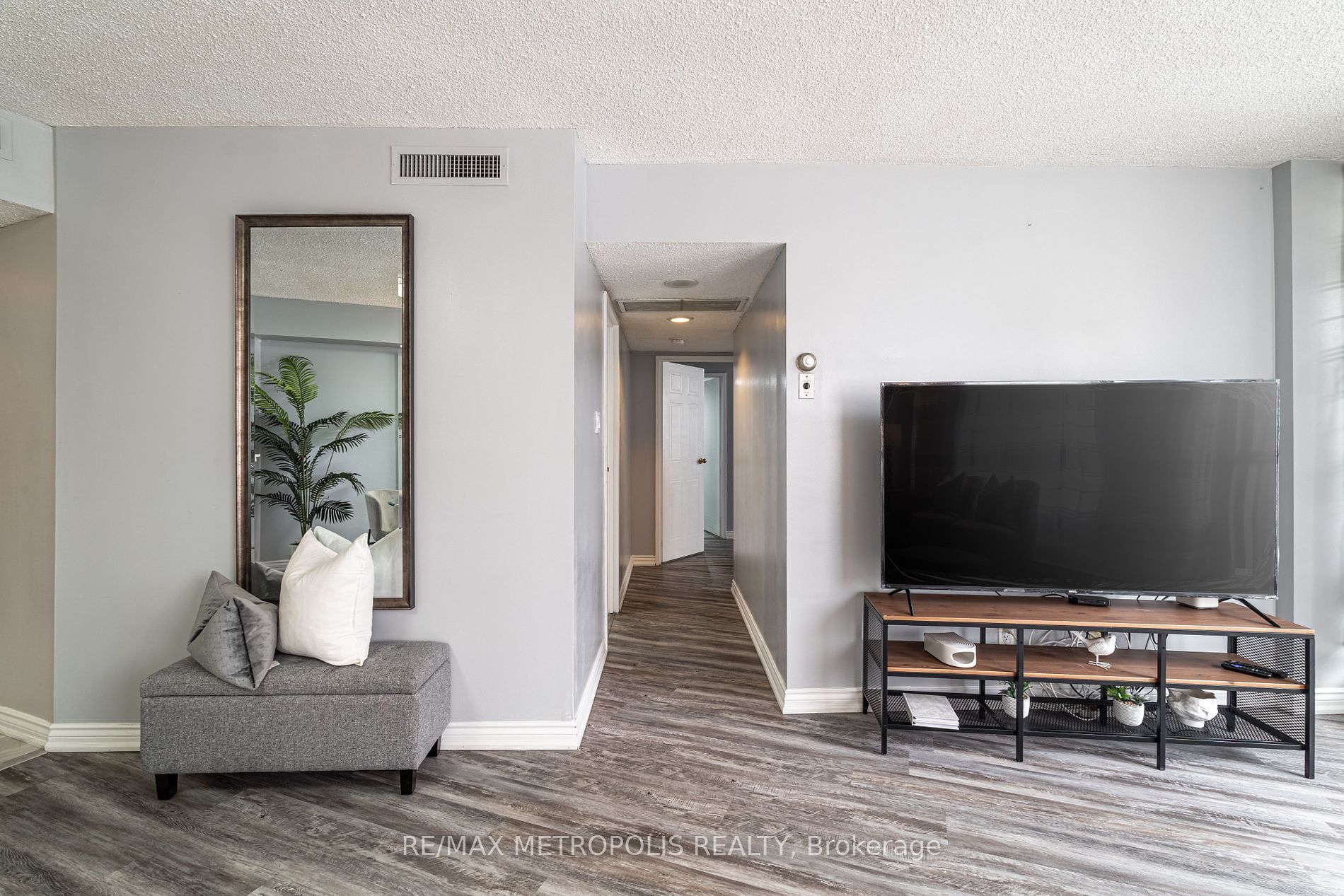 150 Alton Towers Circle, #201