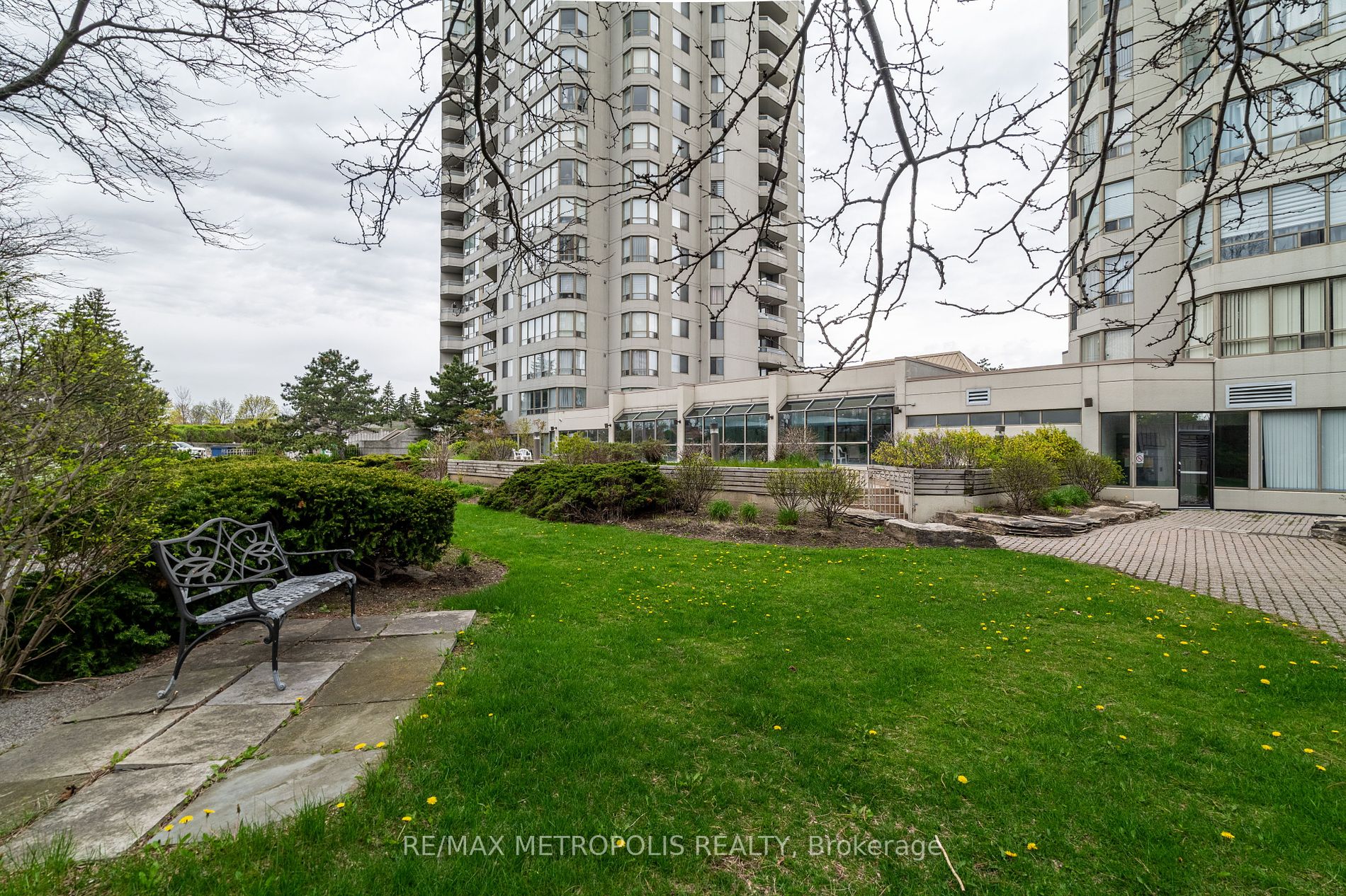 150 Alton Towers Circle, #201