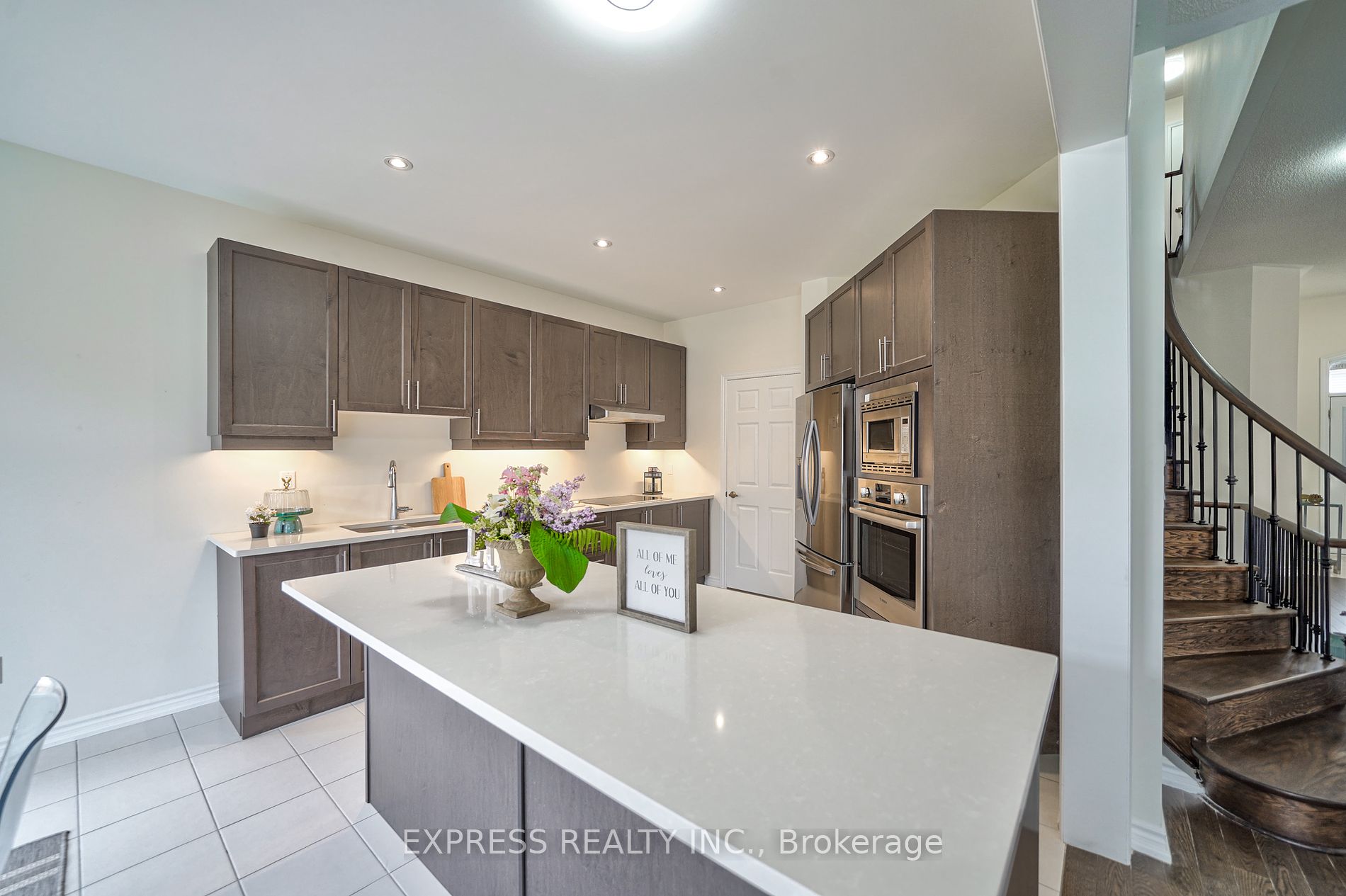 6 Morley Crescent