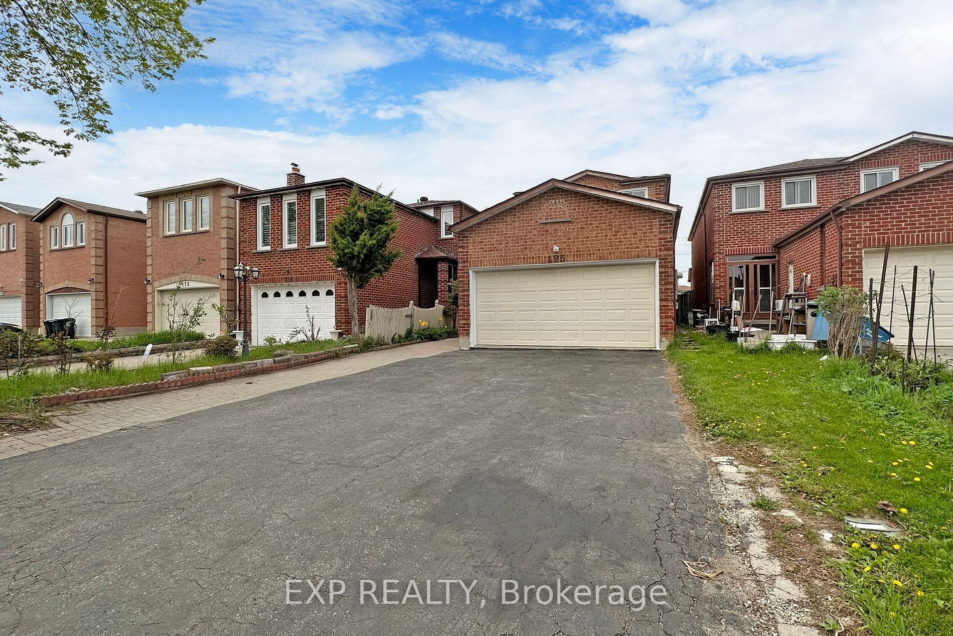 125 Roxanne Cres