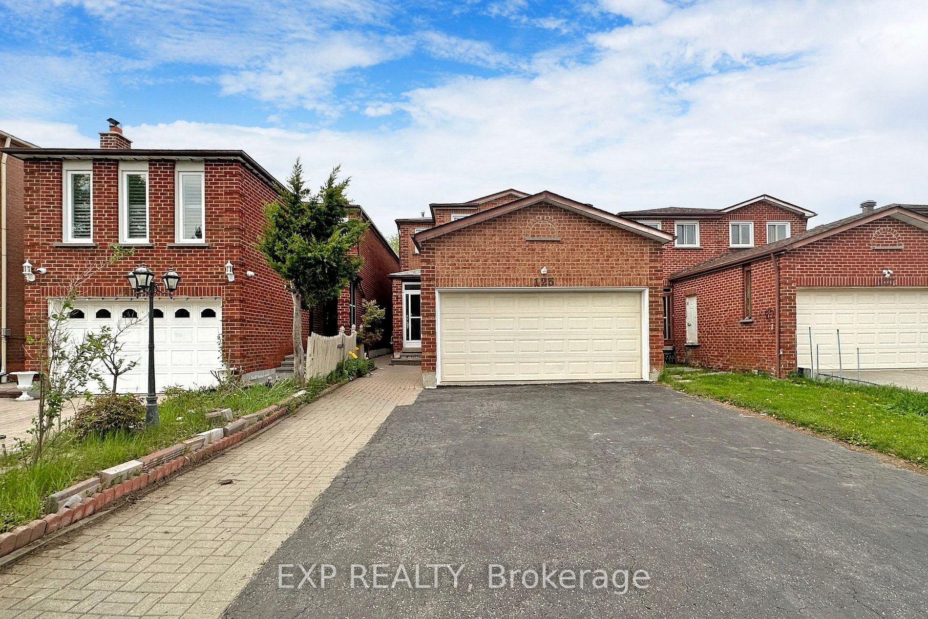 125 Roxanne Cres