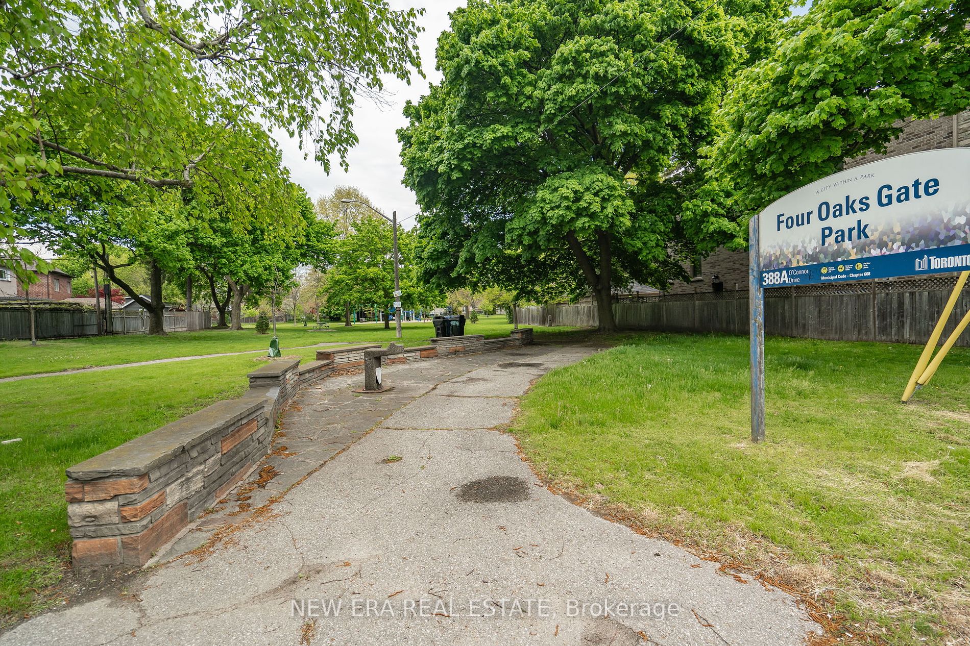 2 Four Oaks Gate
