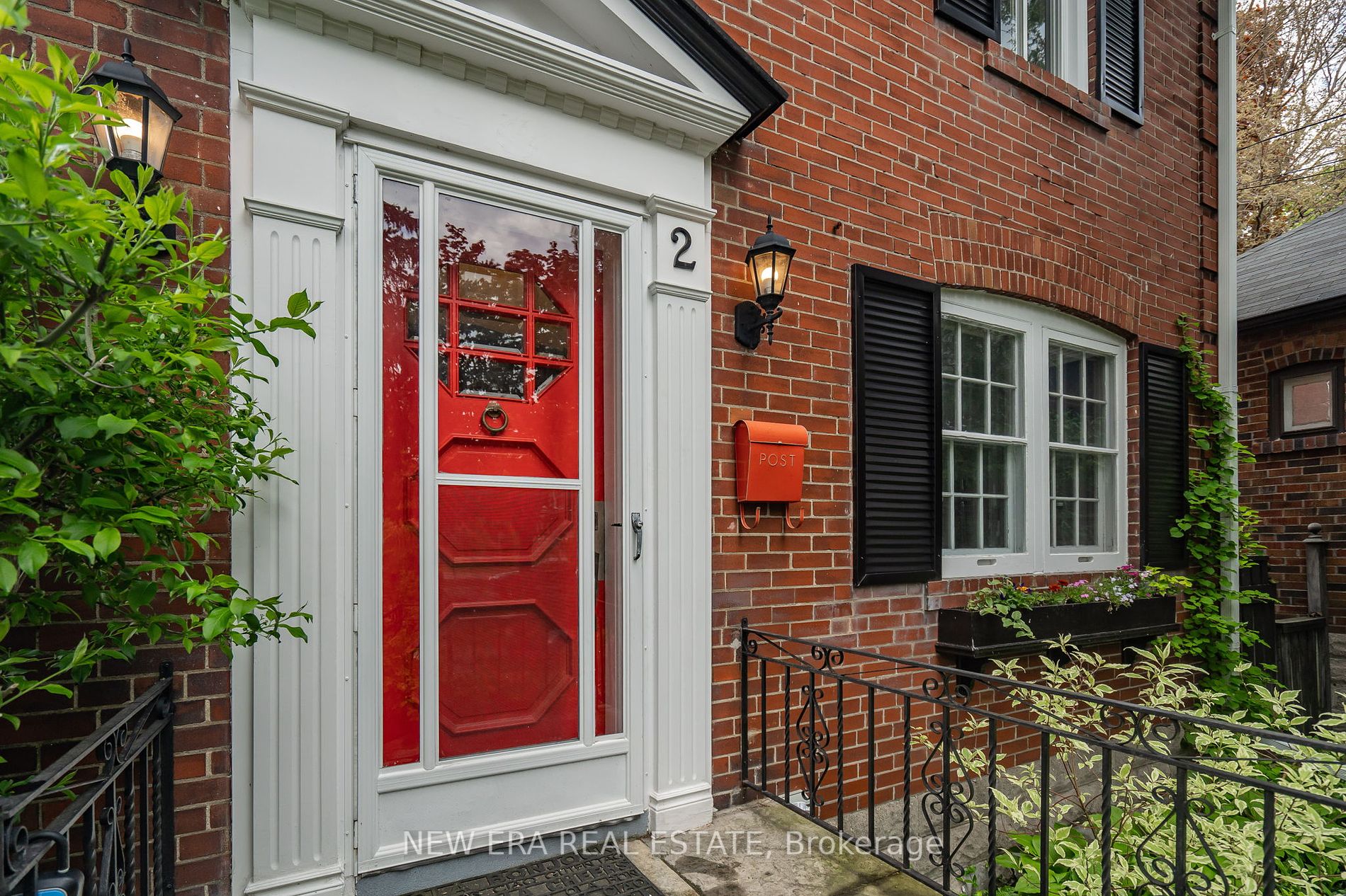 2 Four Oaks Gate