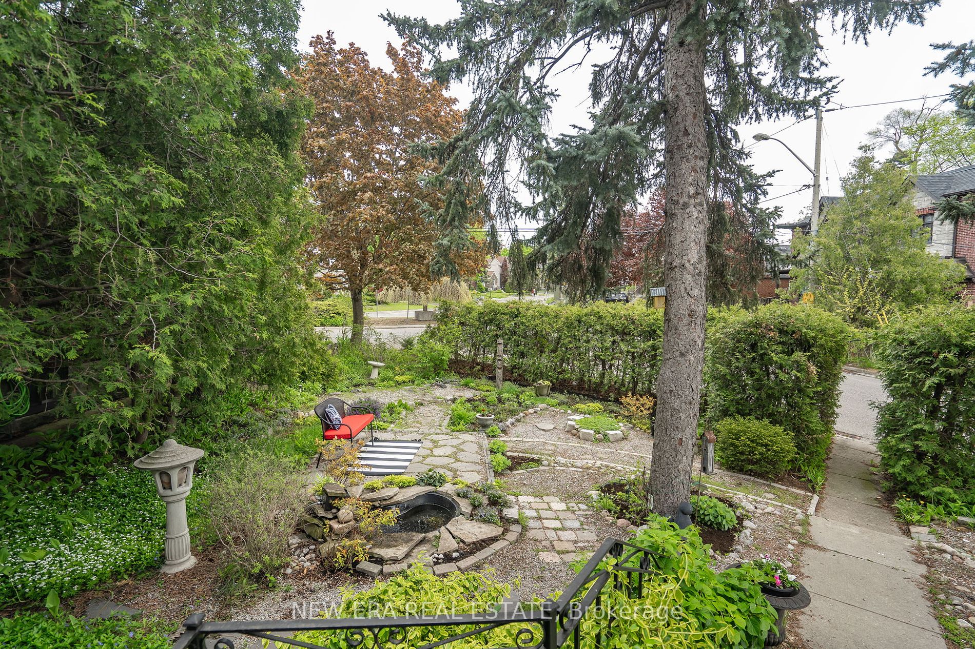 2 Four Oaks Gate