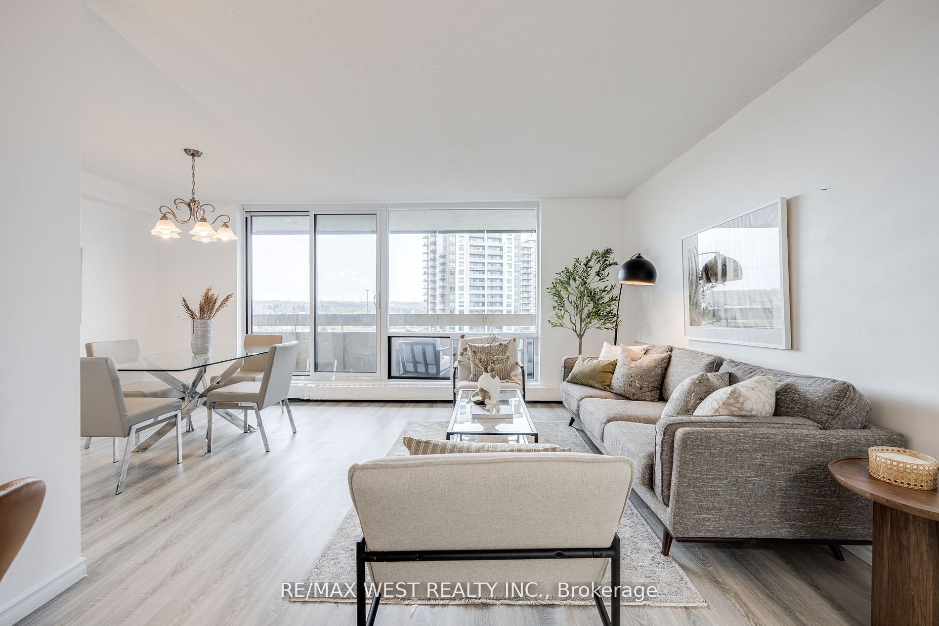 1210 Radom Street, #910