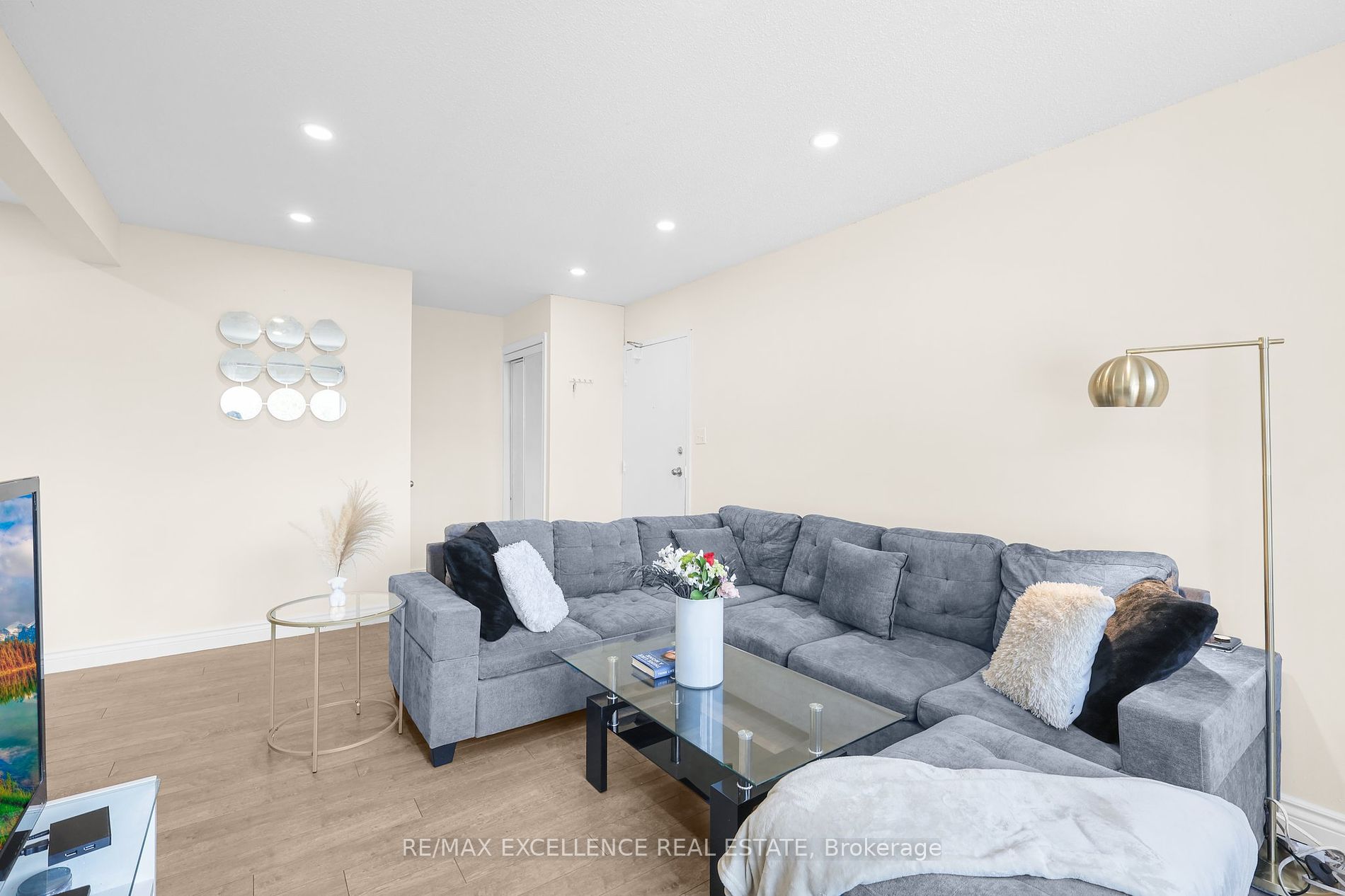 1100 Oxford Street, #73