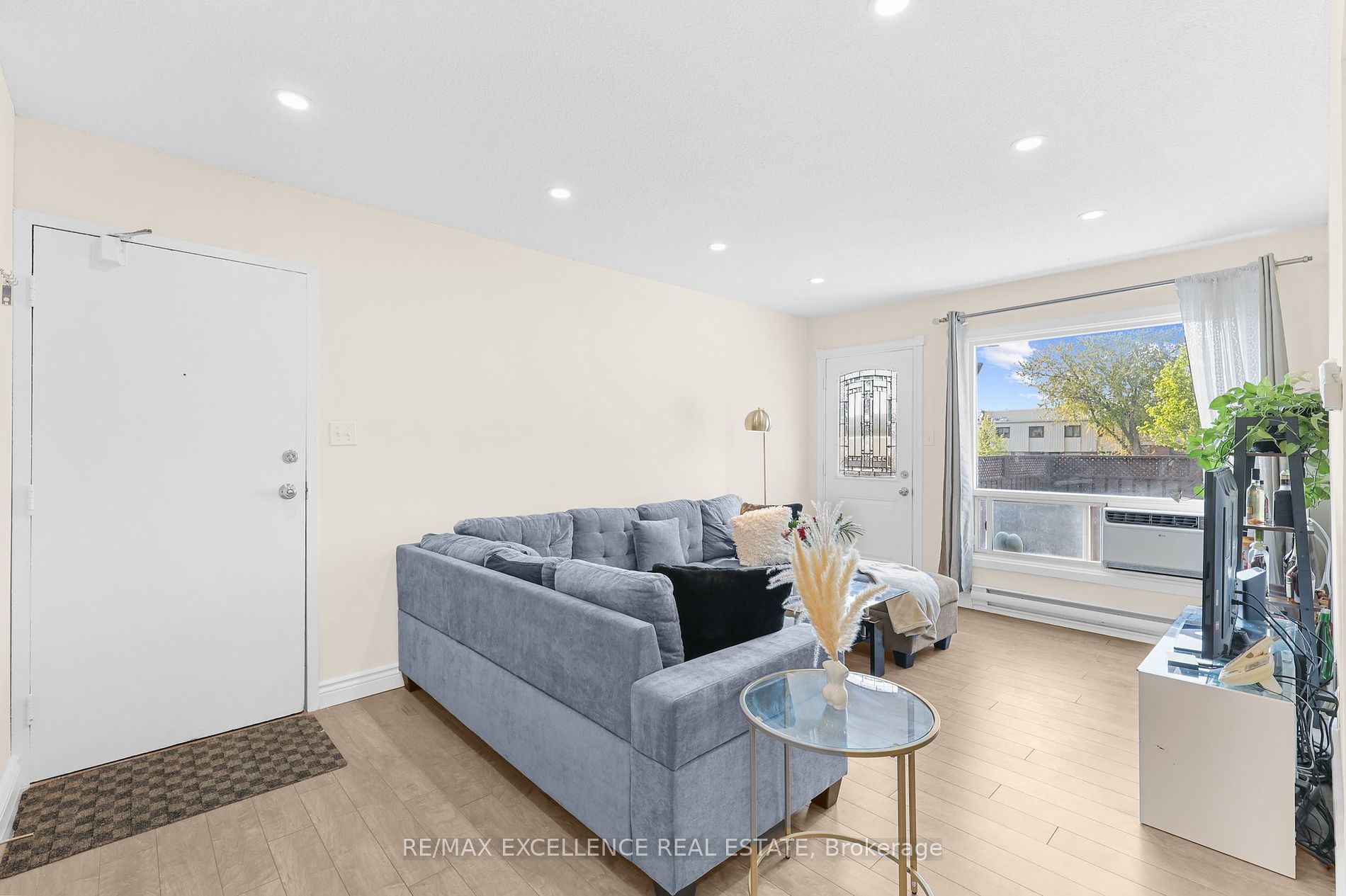 1100 Oxford Street, #73