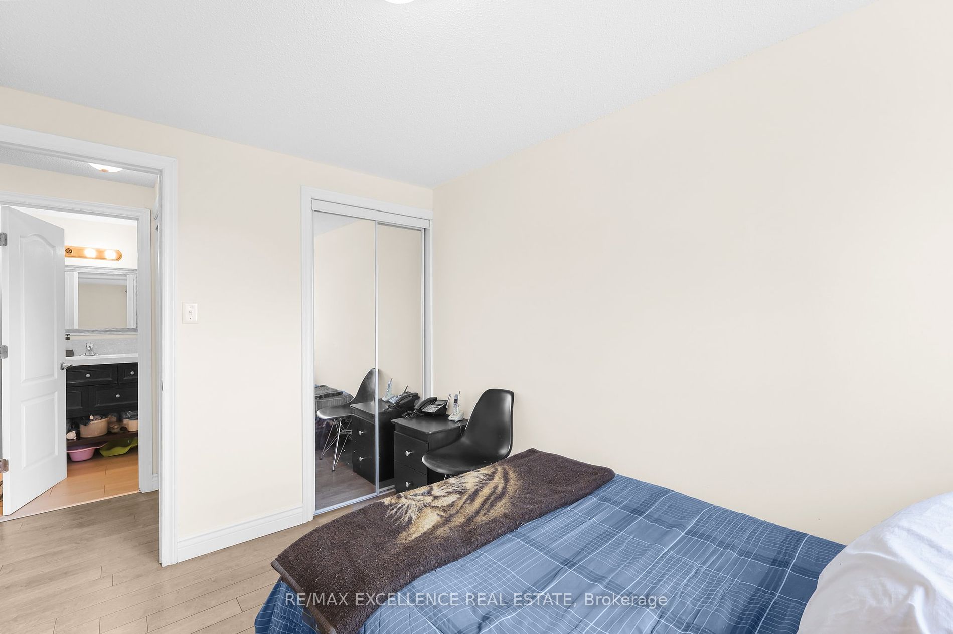 1100 Oxford Street, #73