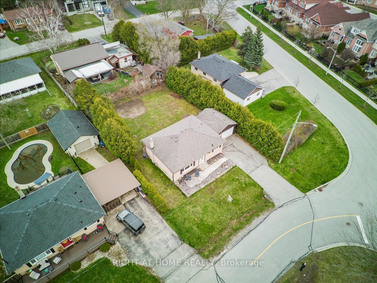19 Torian Ave