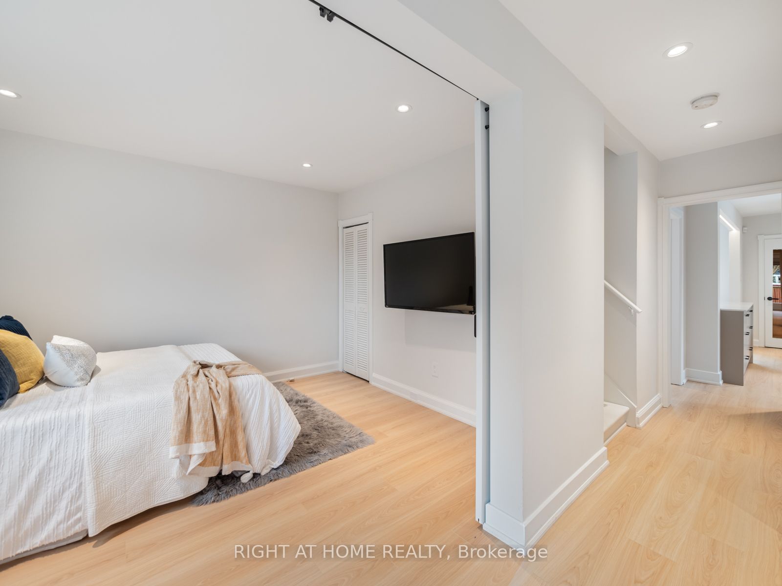 49 Amsterdam Avenue