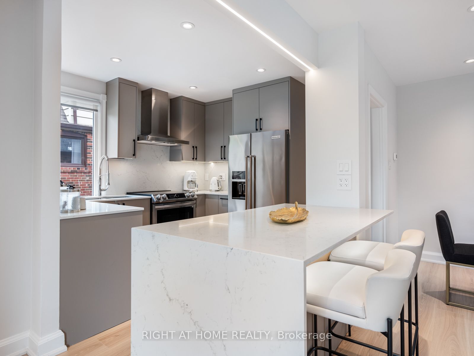 49 Amsterdam Avenue