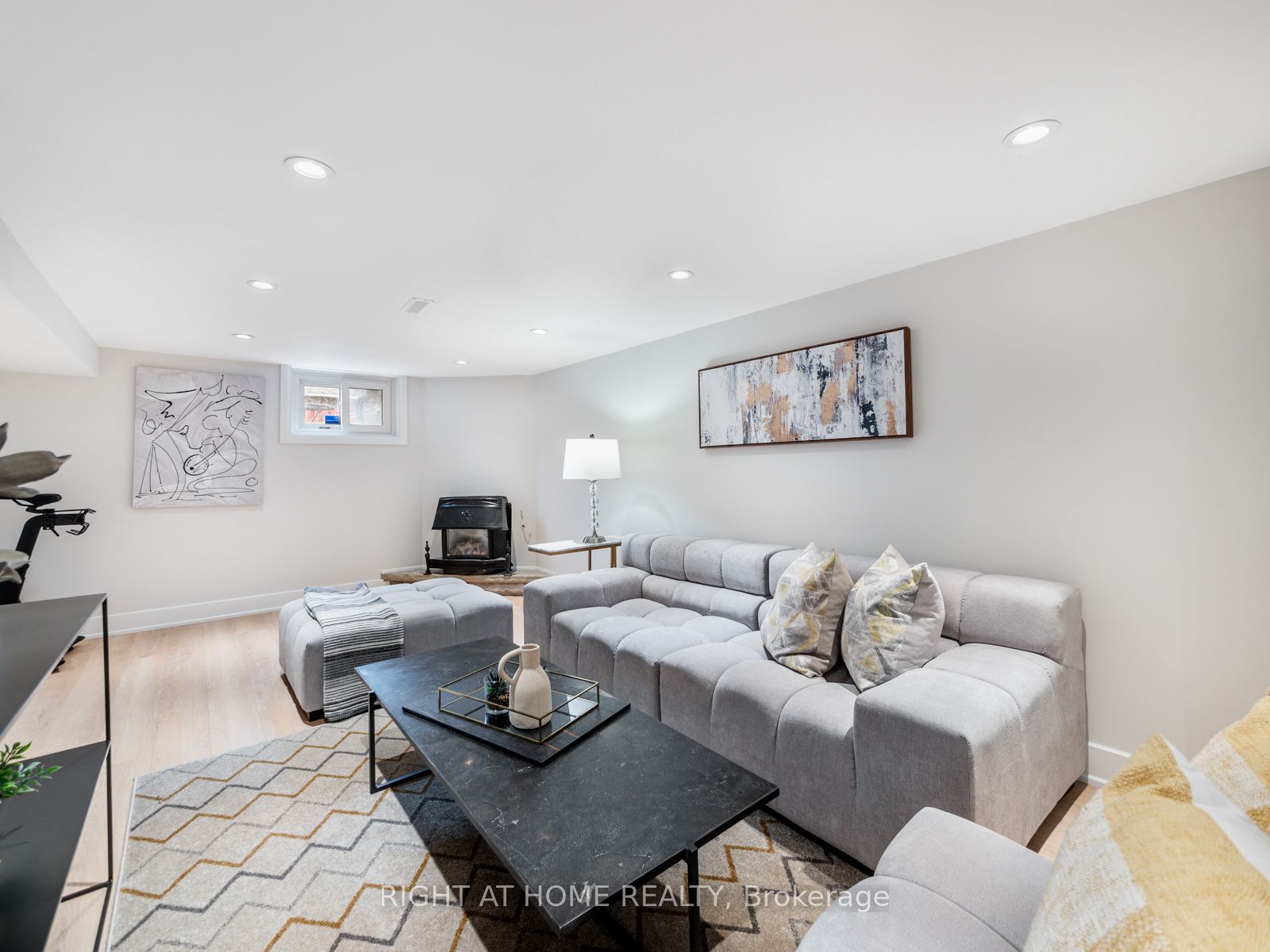49 Amsterdam Avenue