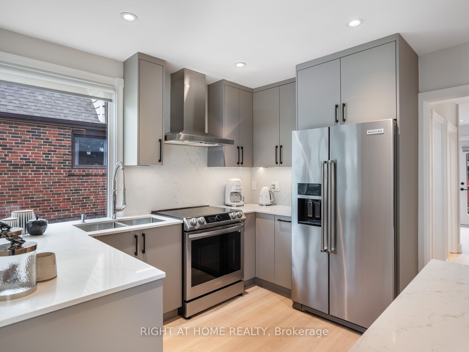 49 Amsterdam Avenue