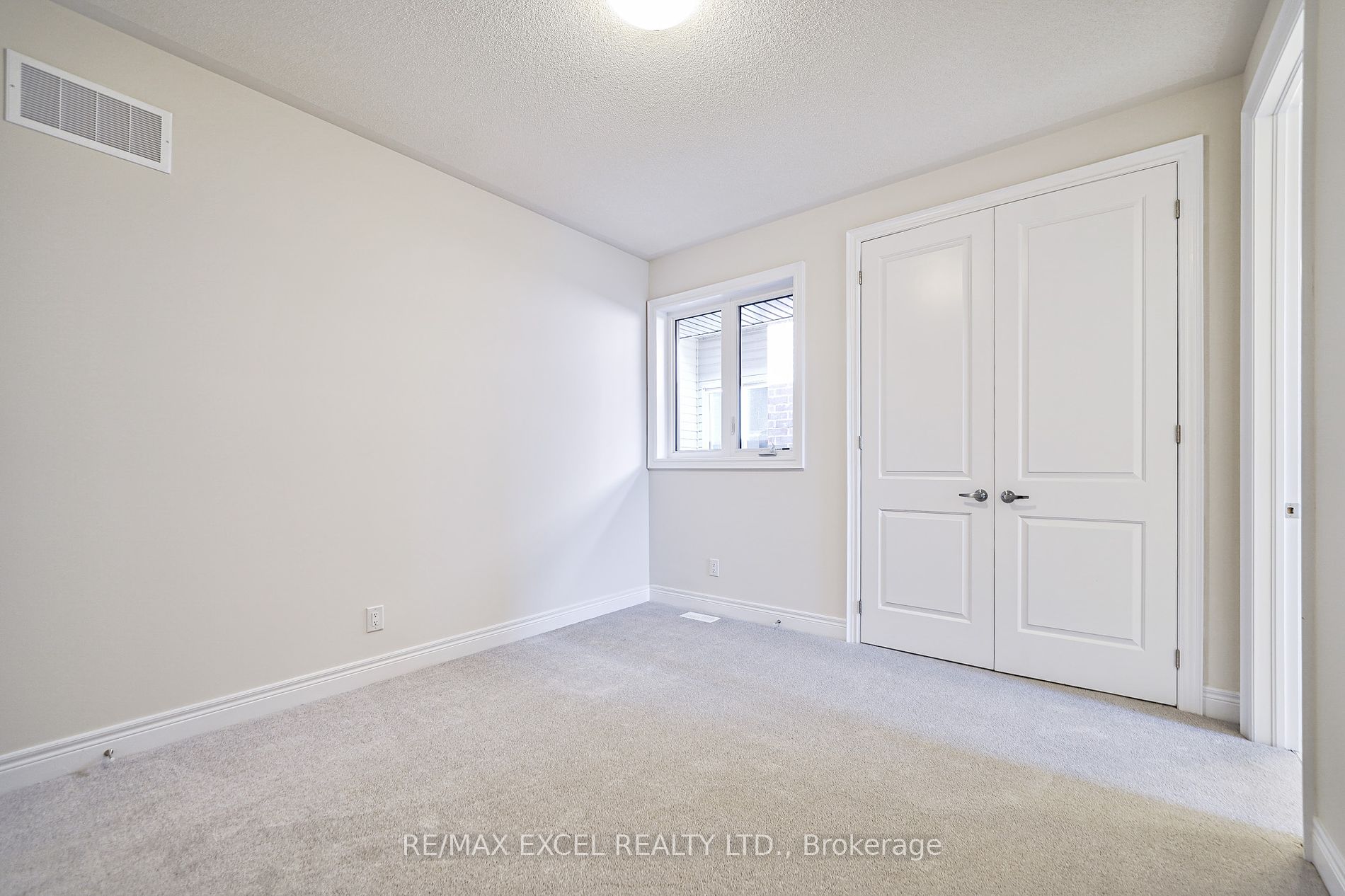 98 Deer Ridge Cres