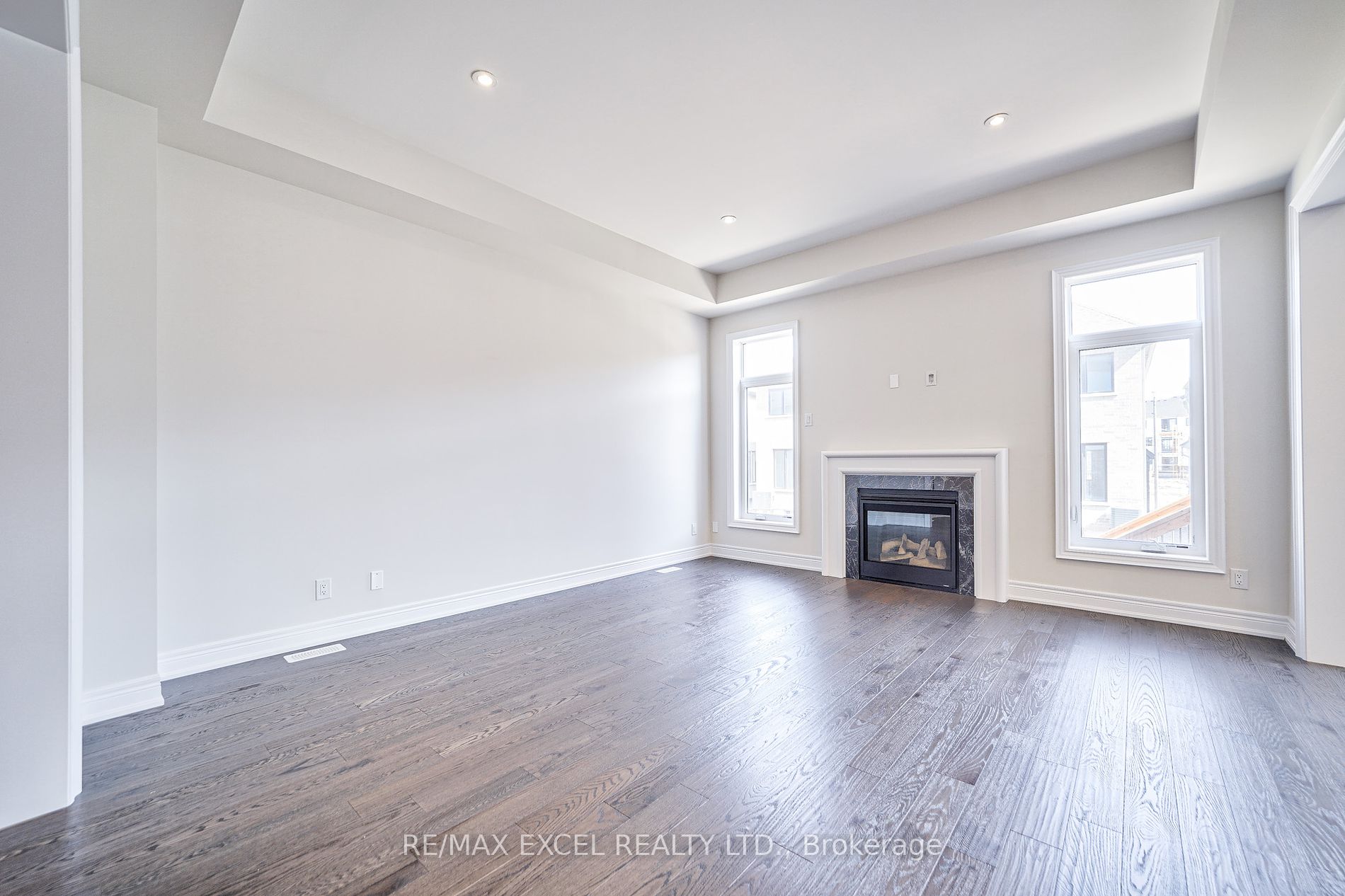98 Deer Ridge Cres
