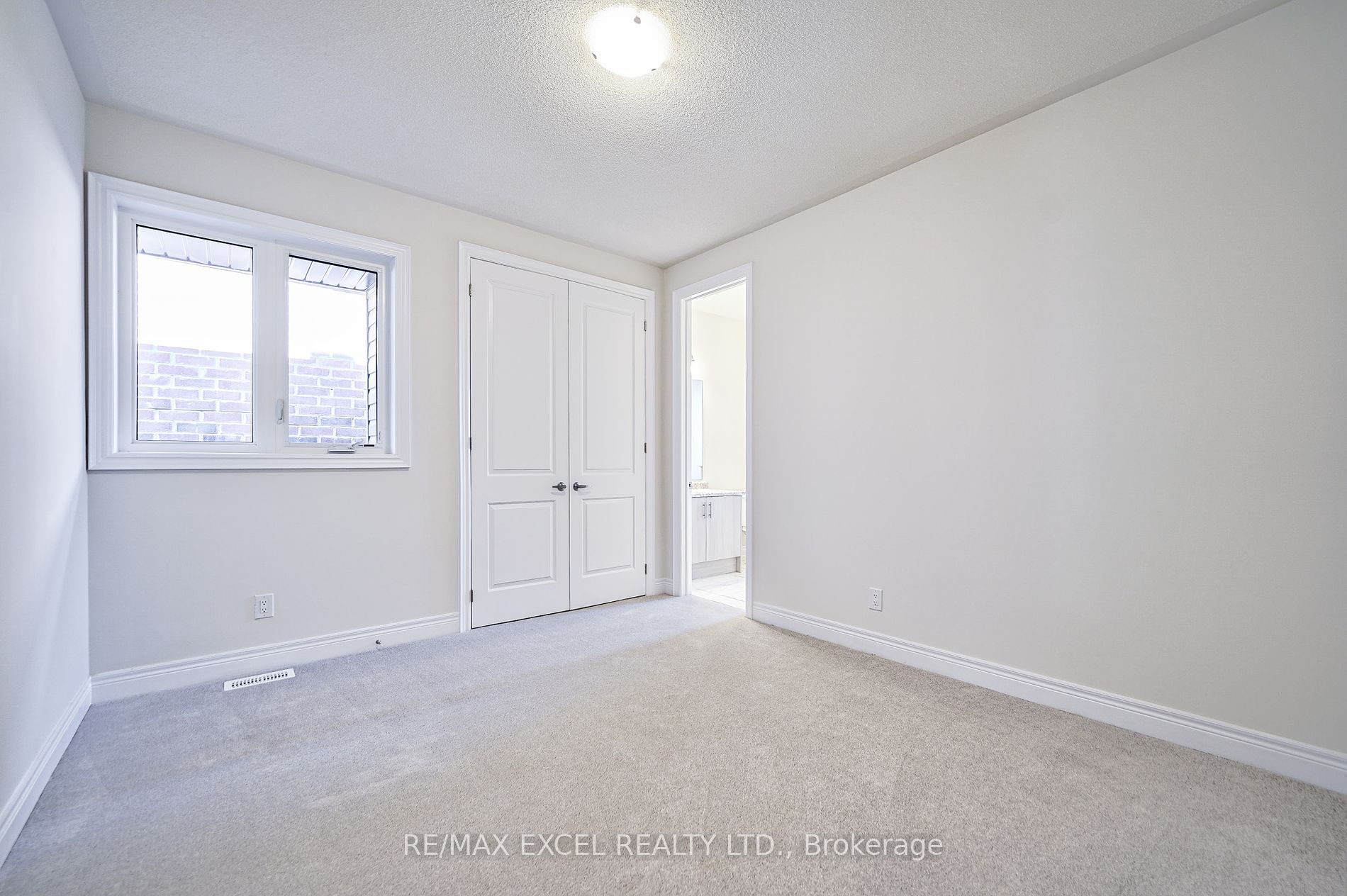 98 Deer Ridge Cres