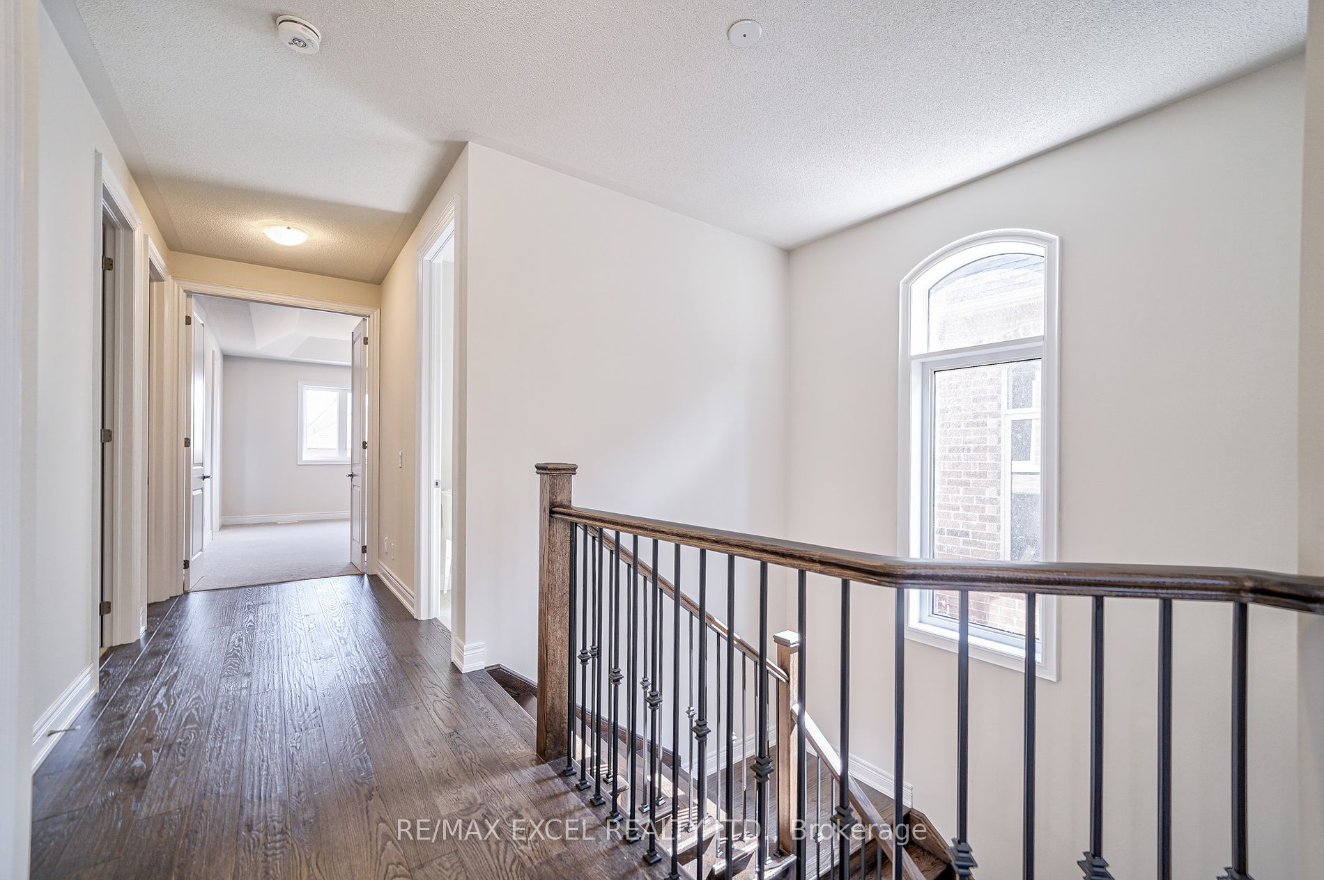 98 Deer Ridge Cres