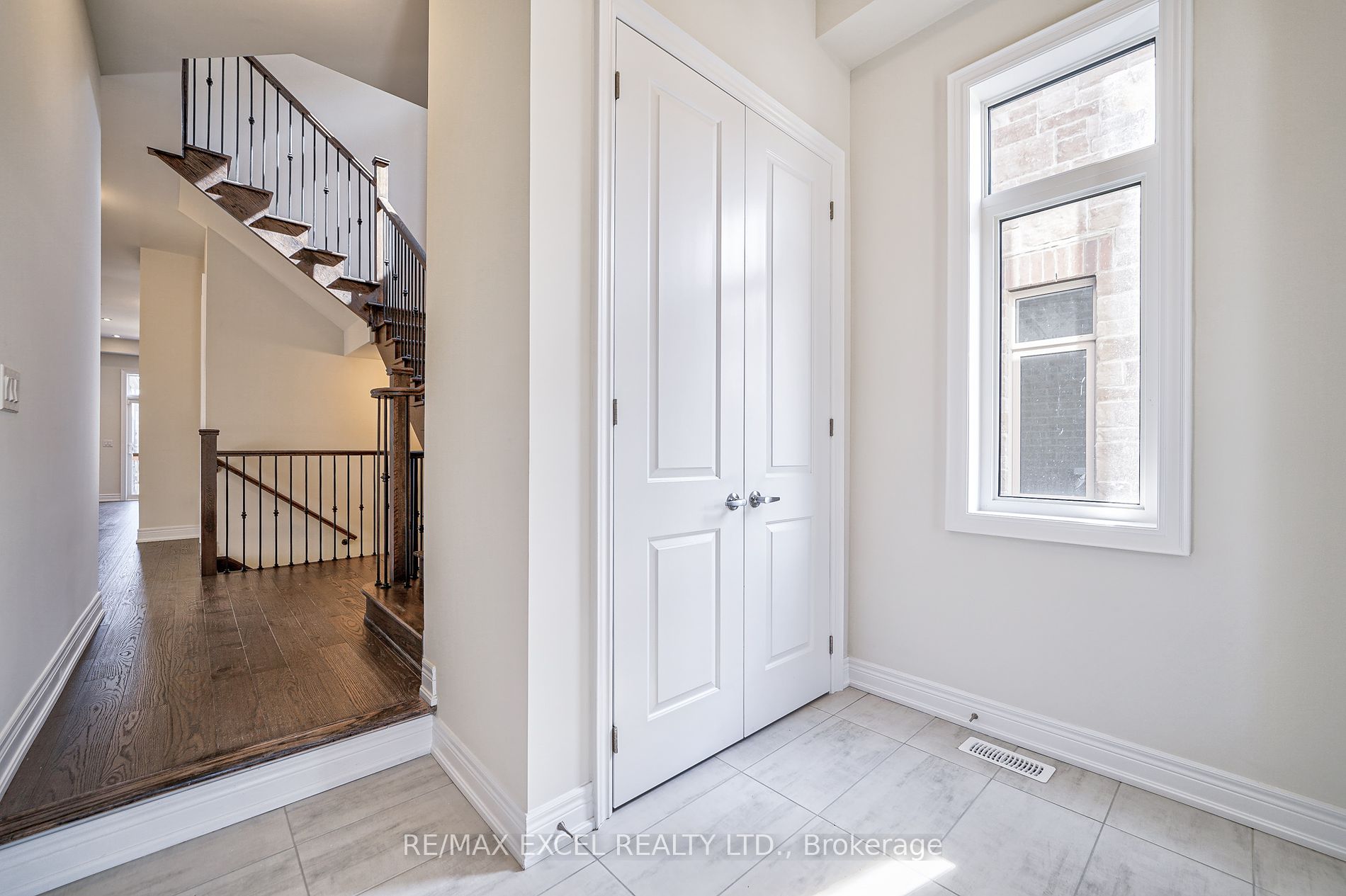98 Deer Ridge Cres