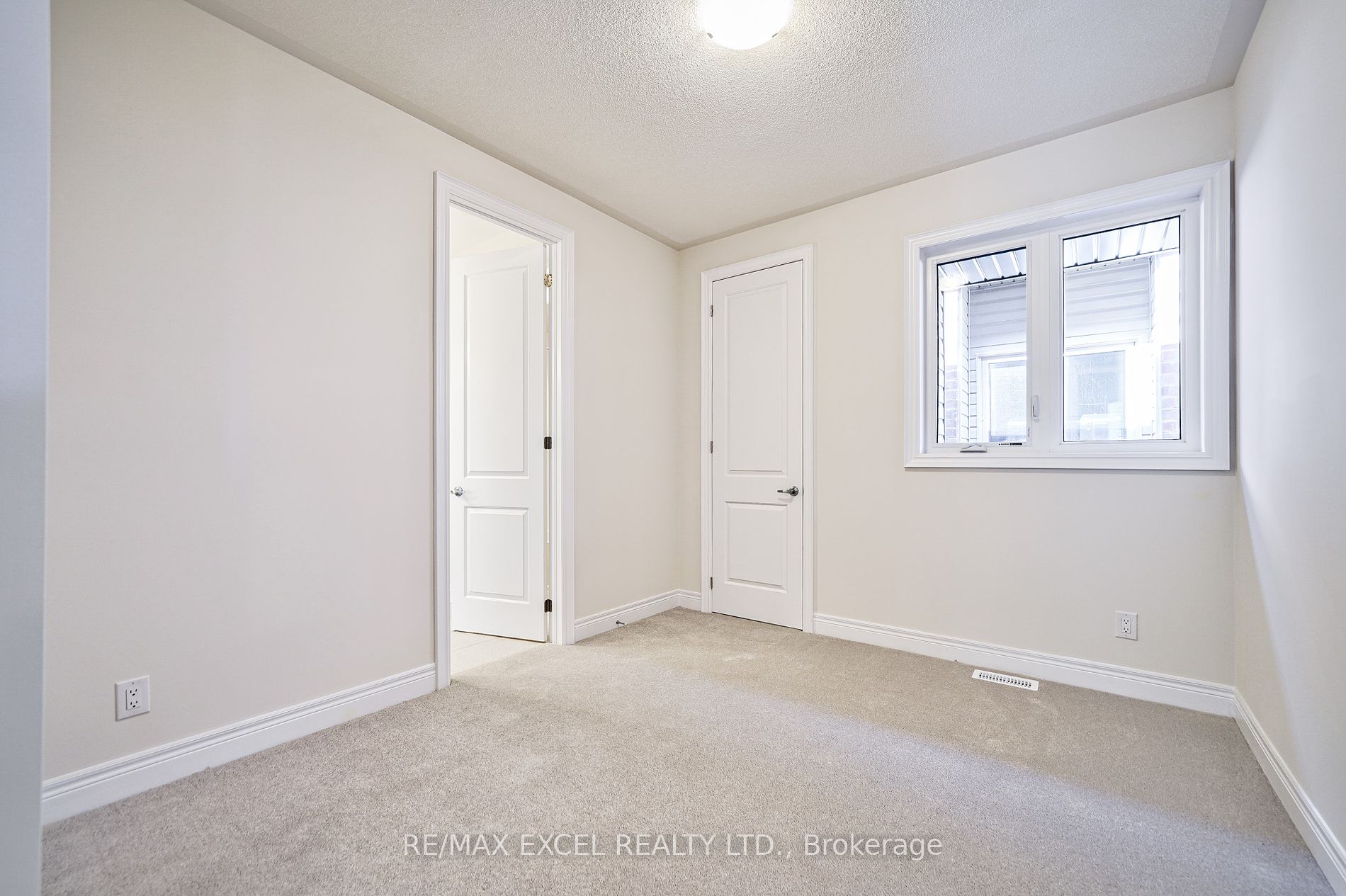 98 Deer Ridge Cres