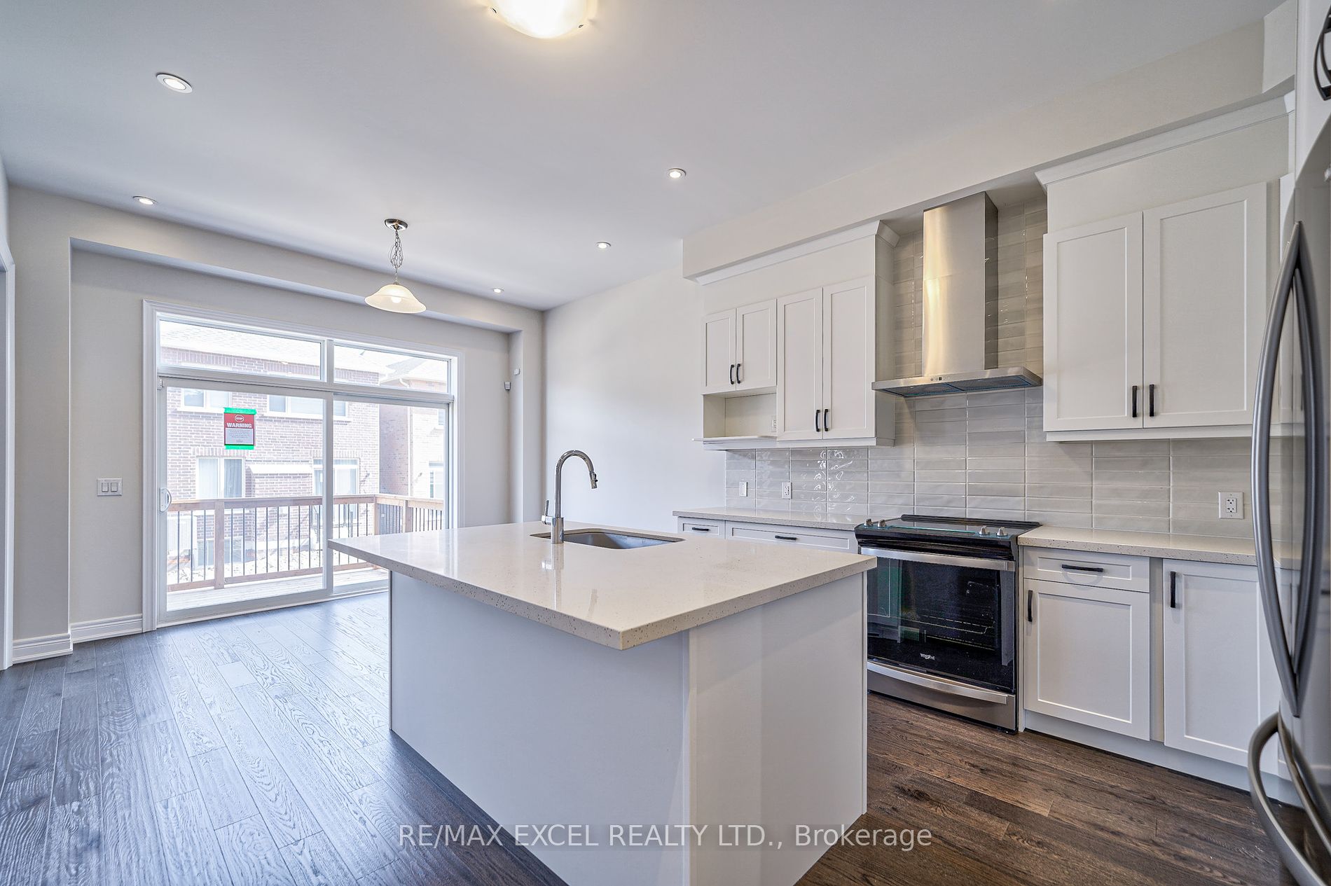 98 Deer Ridge Cres