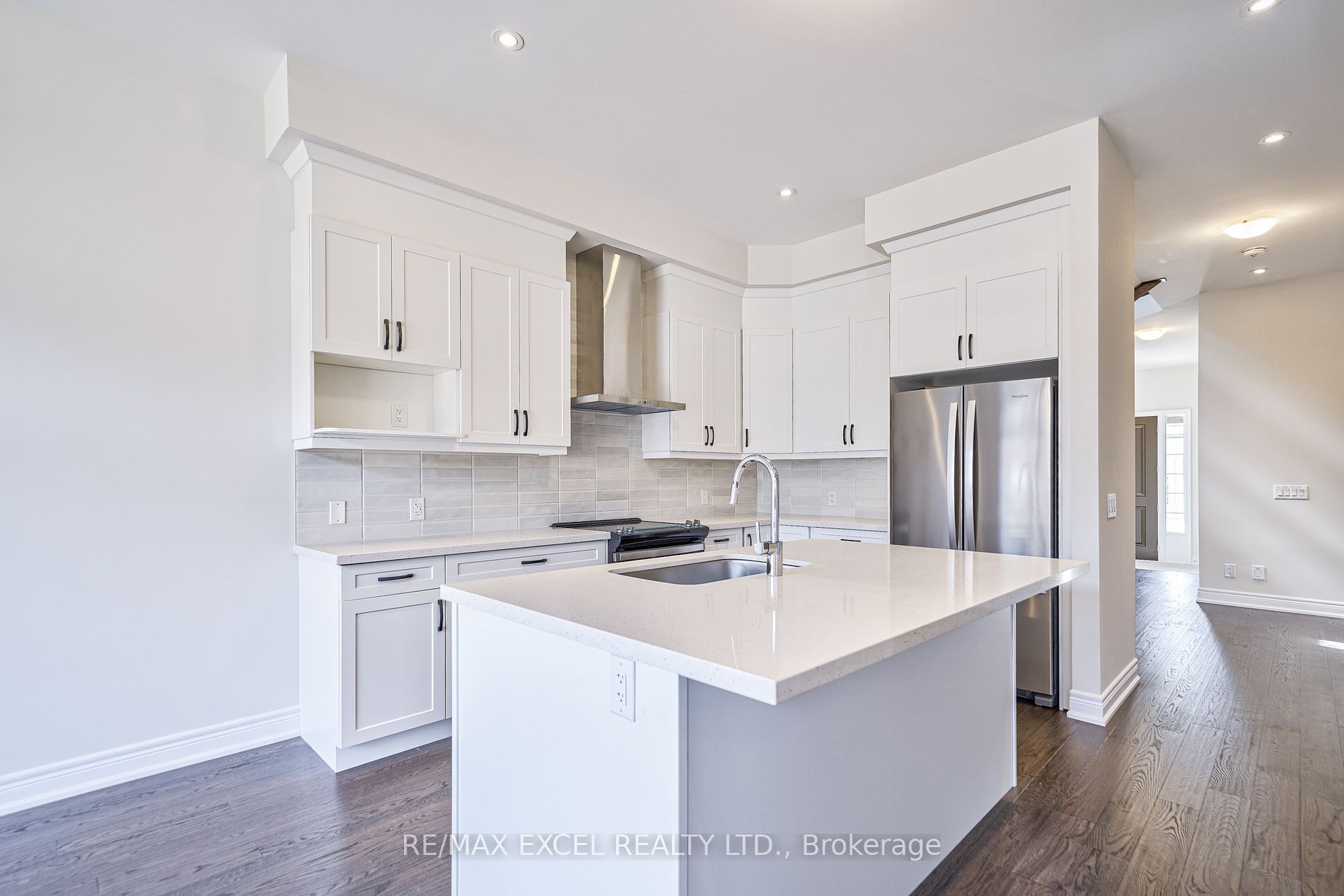 98 Deer Ridge Cres