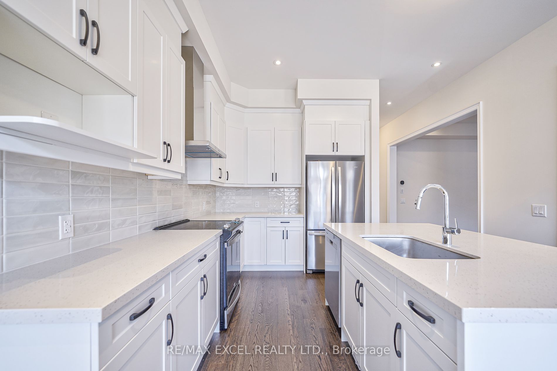 98 Deer Ridge Cres