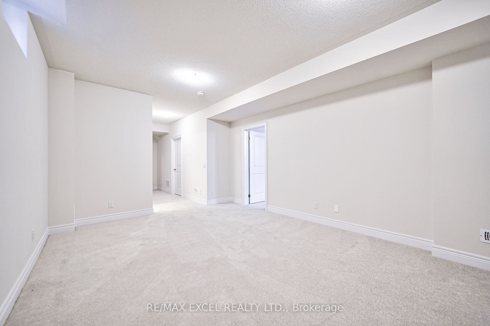 98 Deer Ridge Cres