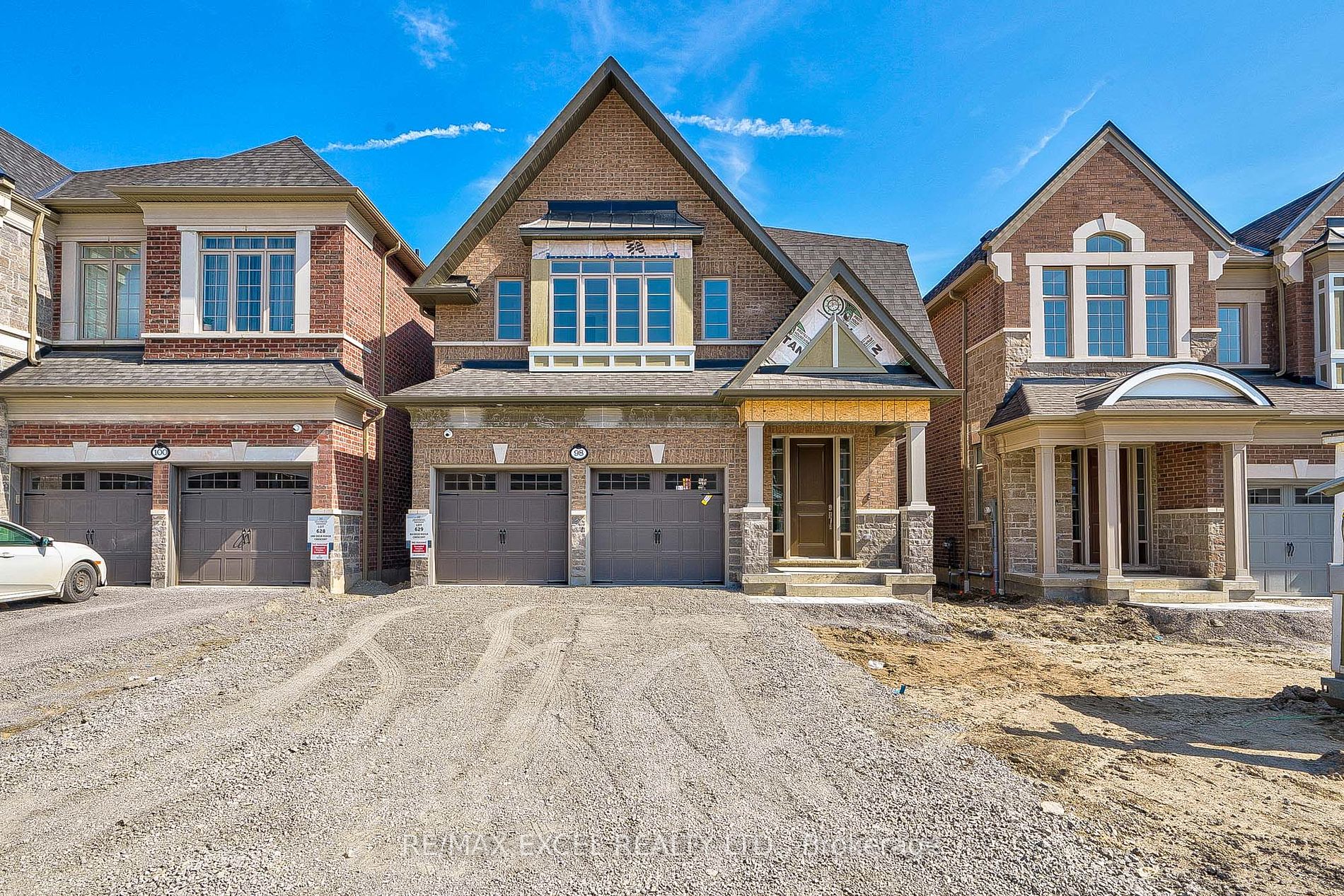 98 Deer Ridge Cres