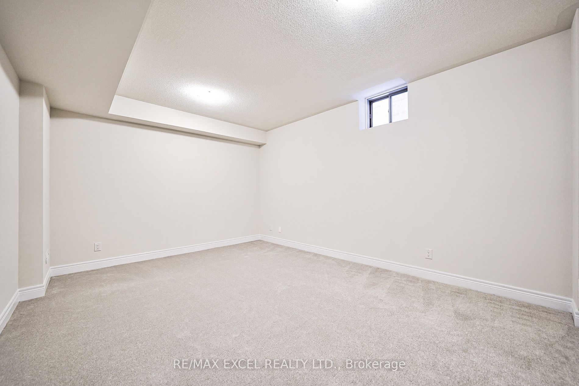 98 Deer Ridge Cres
