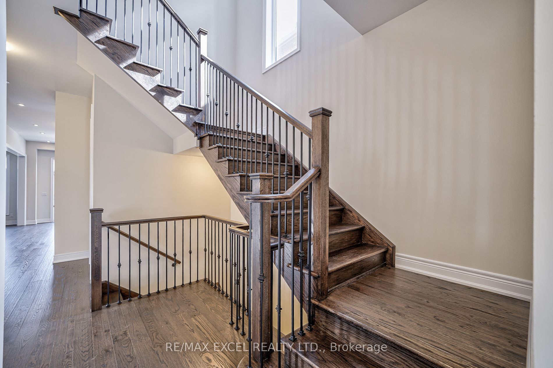 98 Deer Ridge Cres