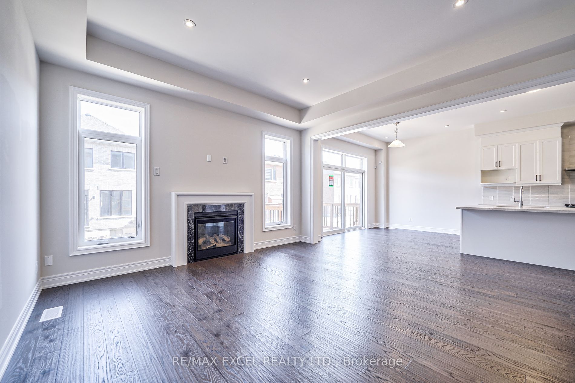 98 Deer Ridge Cres
