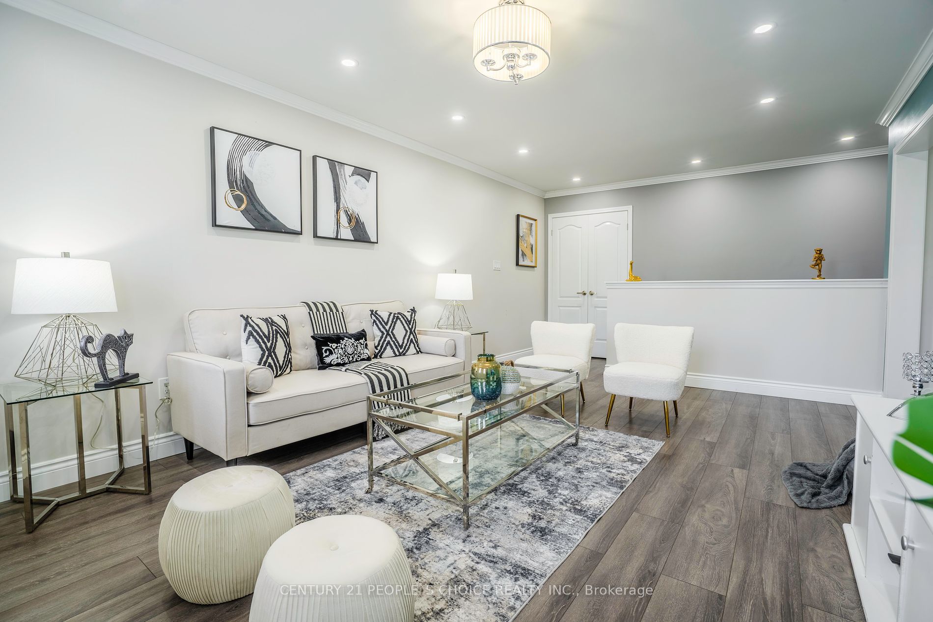 1821 Parkhurst Crescent