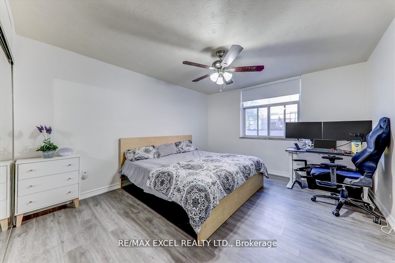2245 Eglinton Ave E, #205