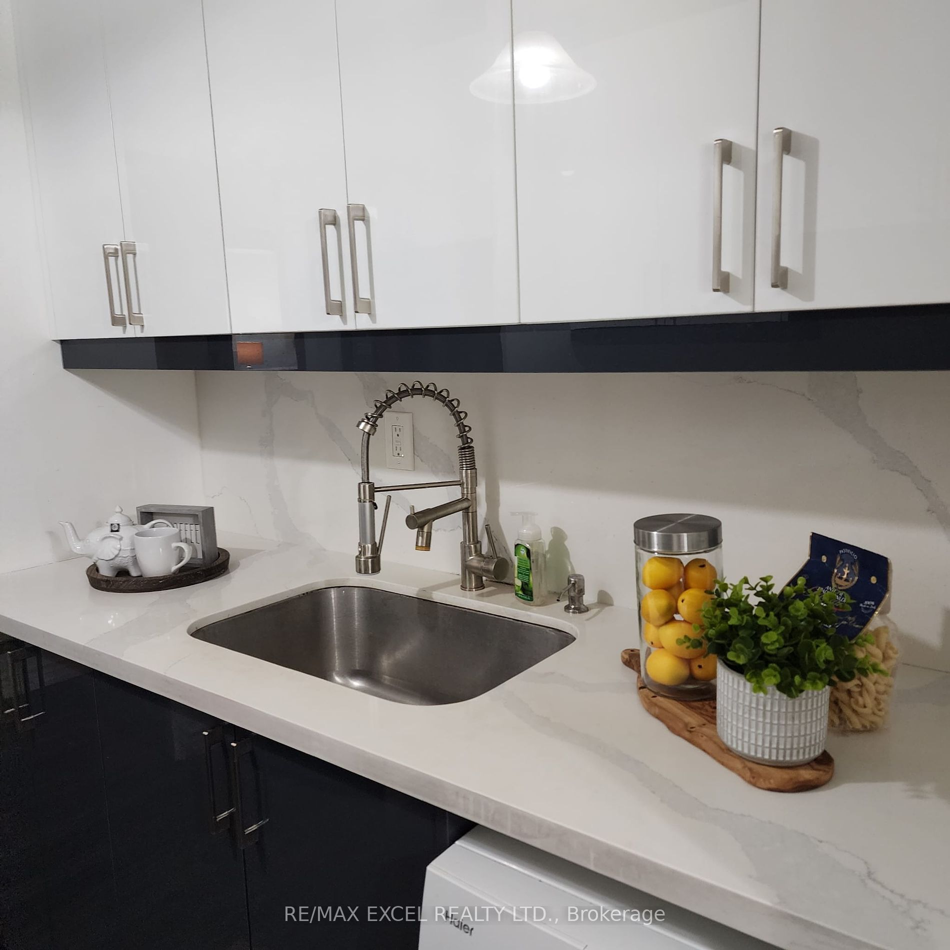 2245 Eglinton Ave E, #205