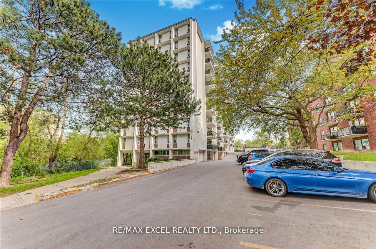 2245 Eglinton Ave E, #205