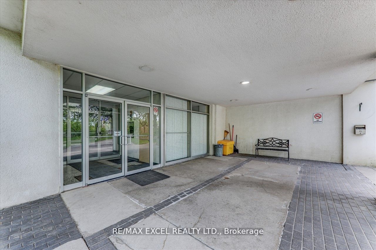 2245 Eglinton Ave E, #205