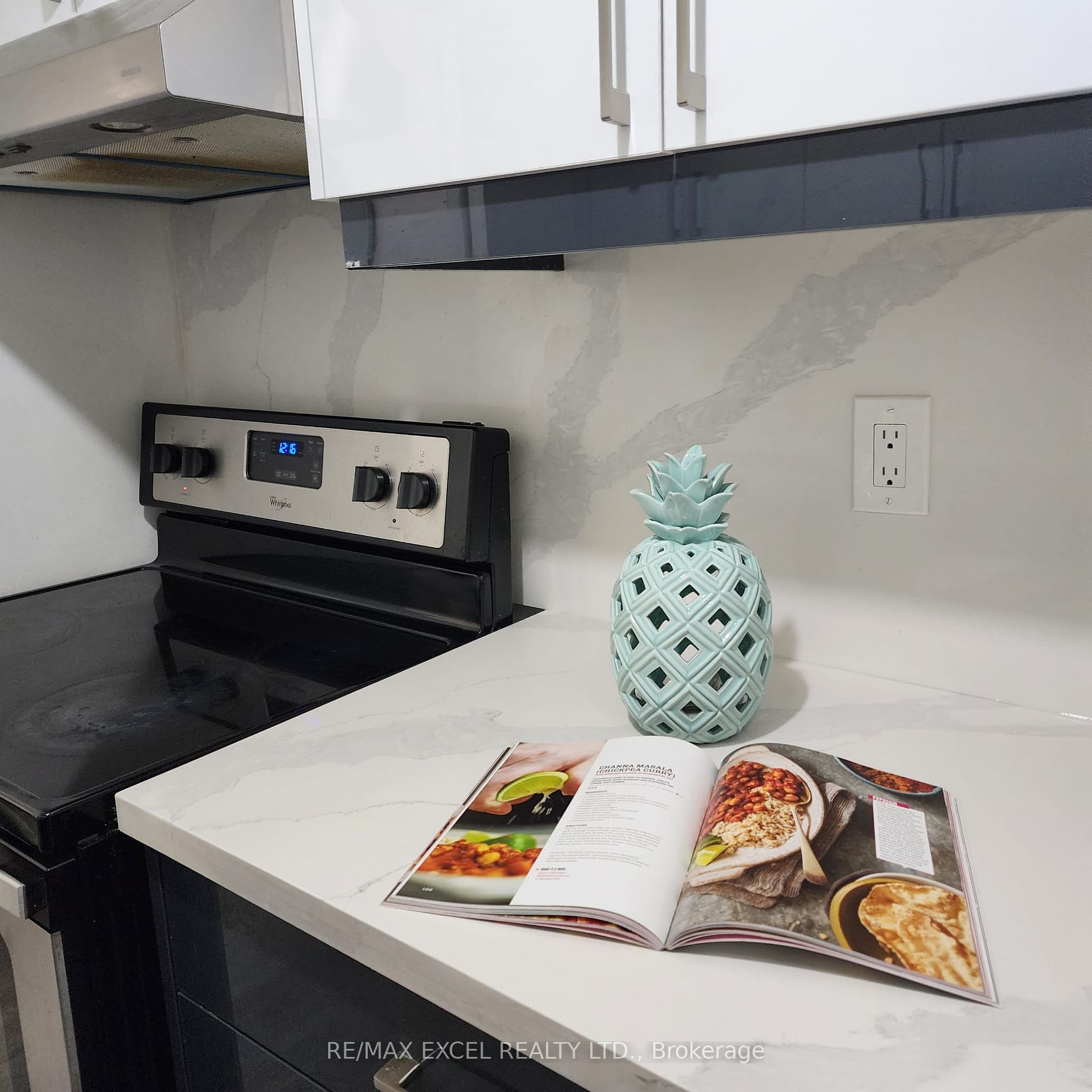 2245 Eglinton Ave E, #205