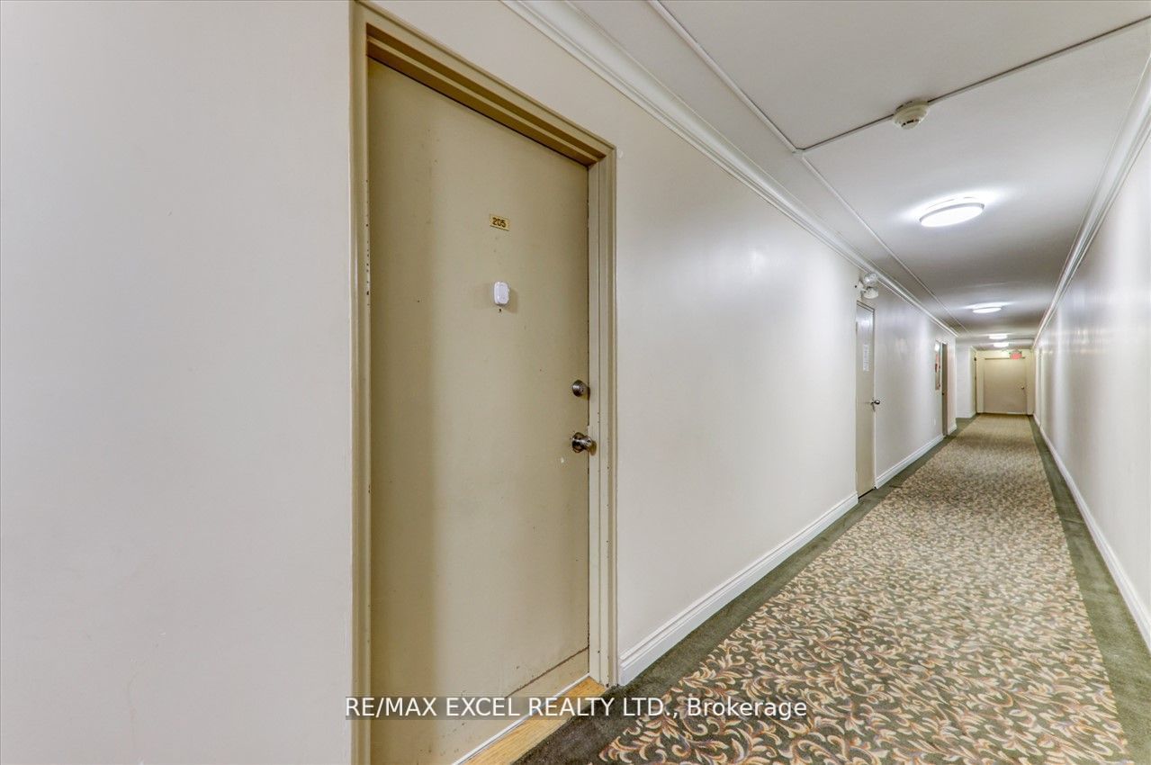 2245 Eglinton Ave E, #205