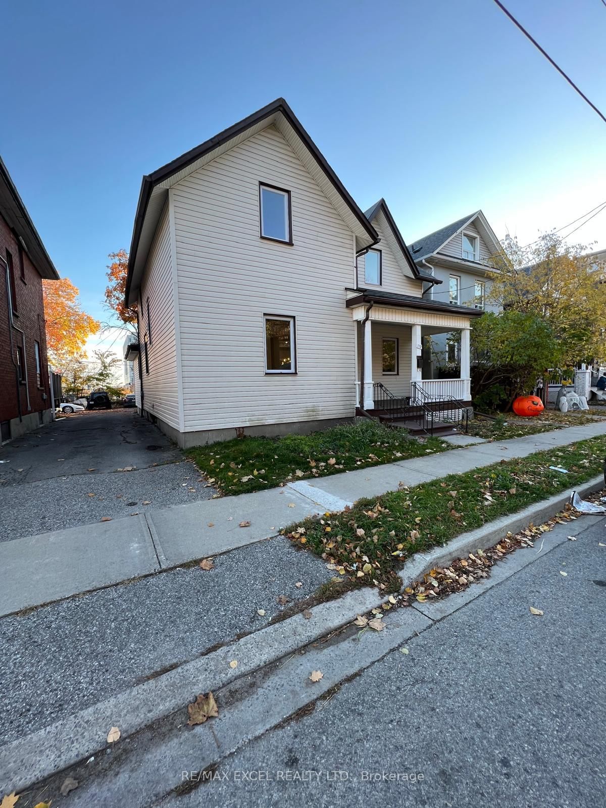 119 Colborne Street E