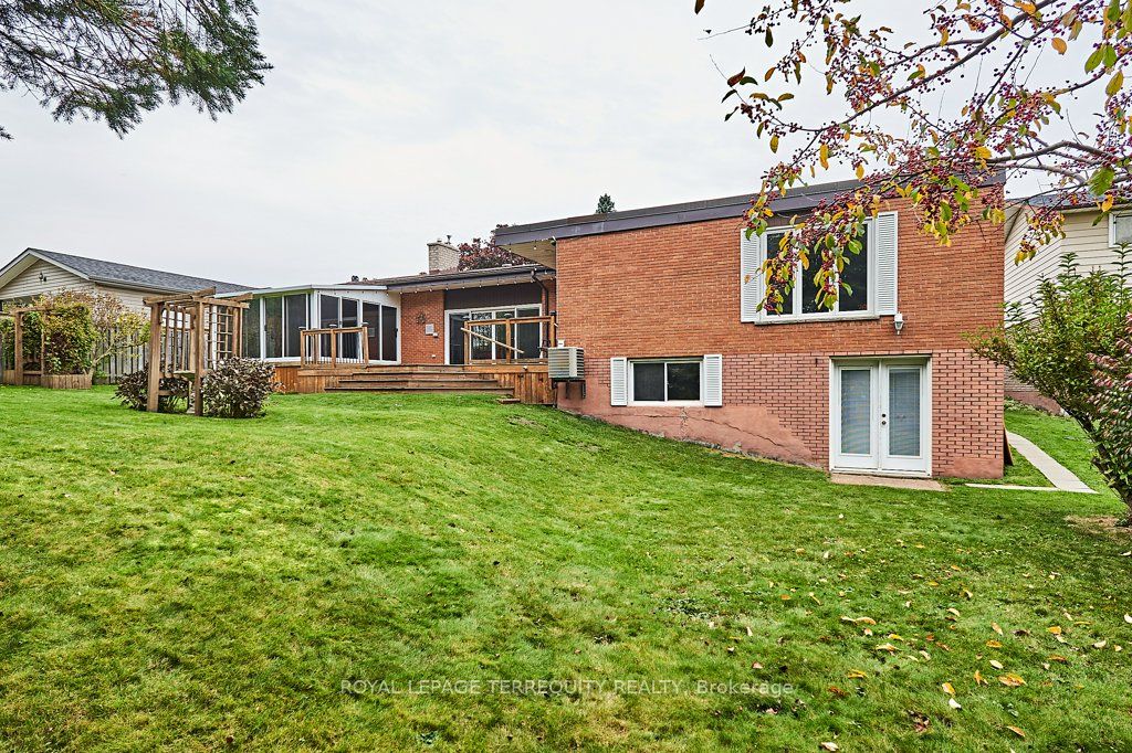 83 Sherwood Road E