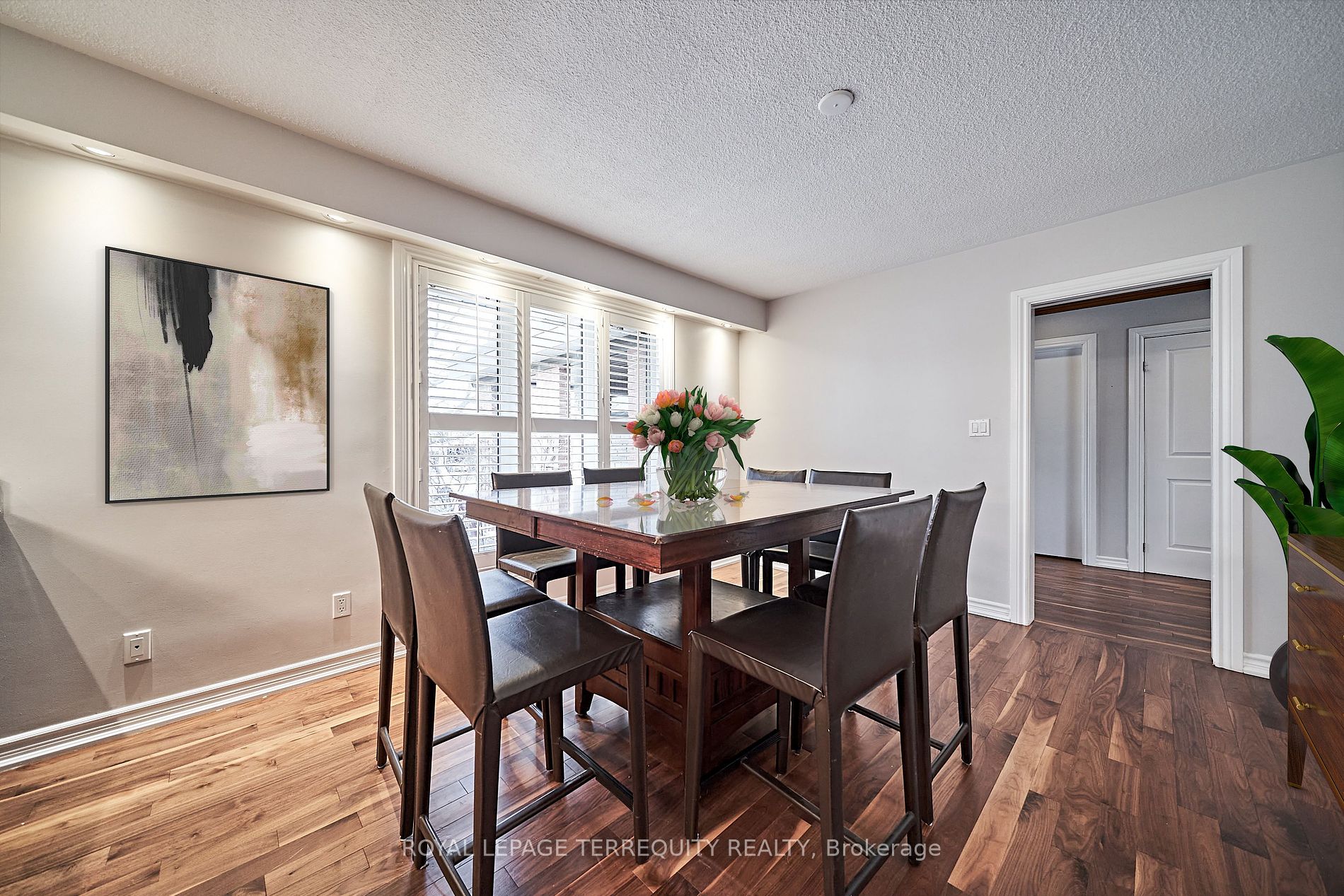 83 Sherwood Road E